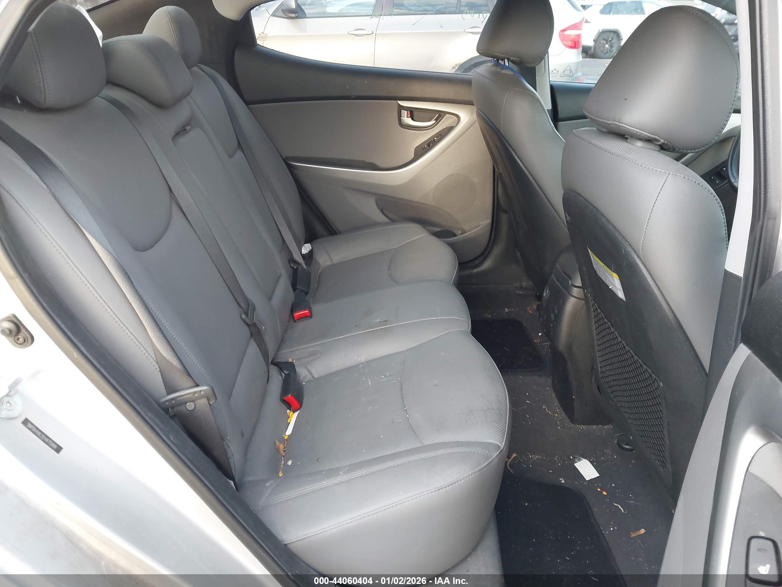 HYUNDAI ELANTRA image 8