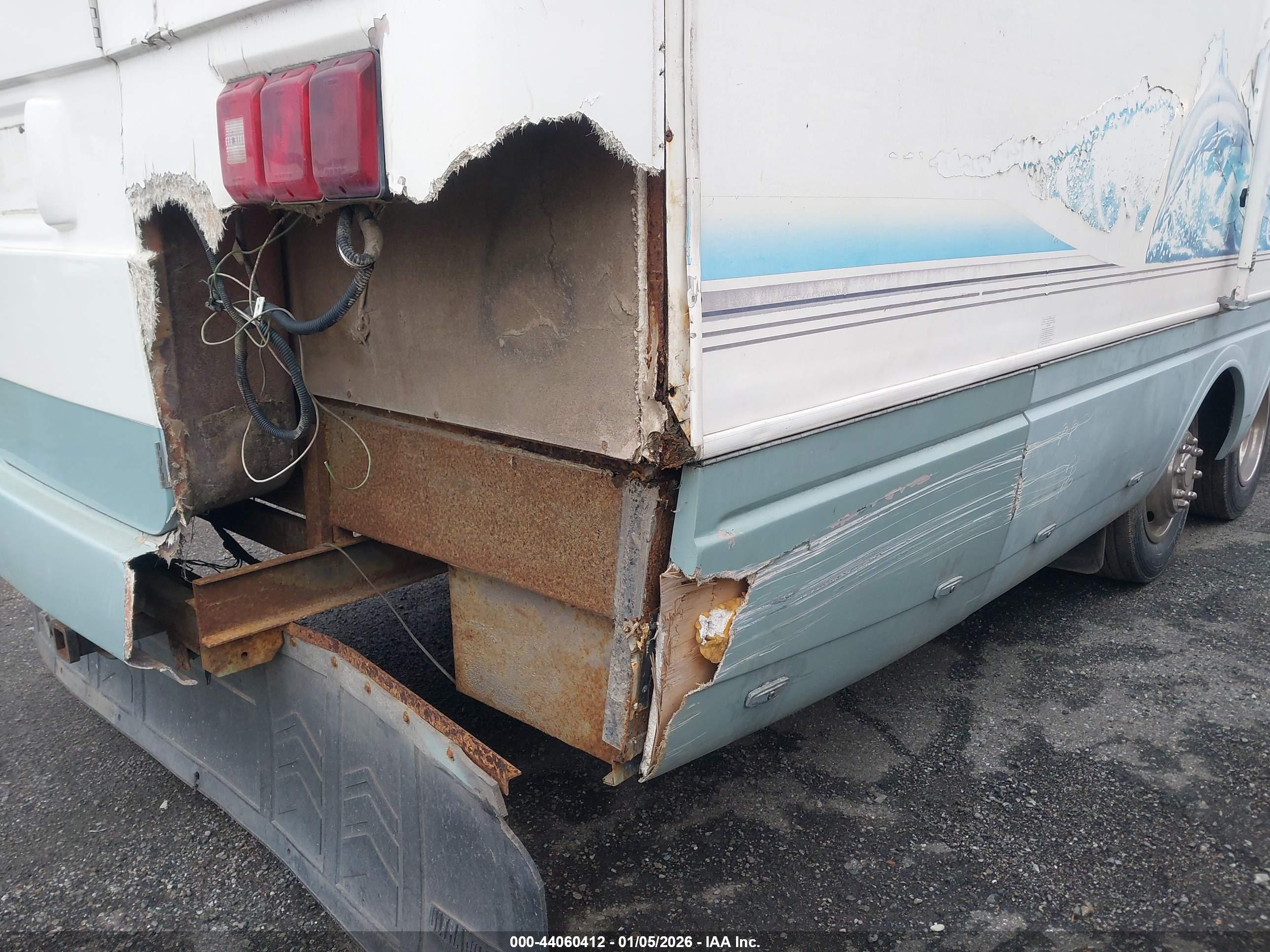 FORD F550 image 6