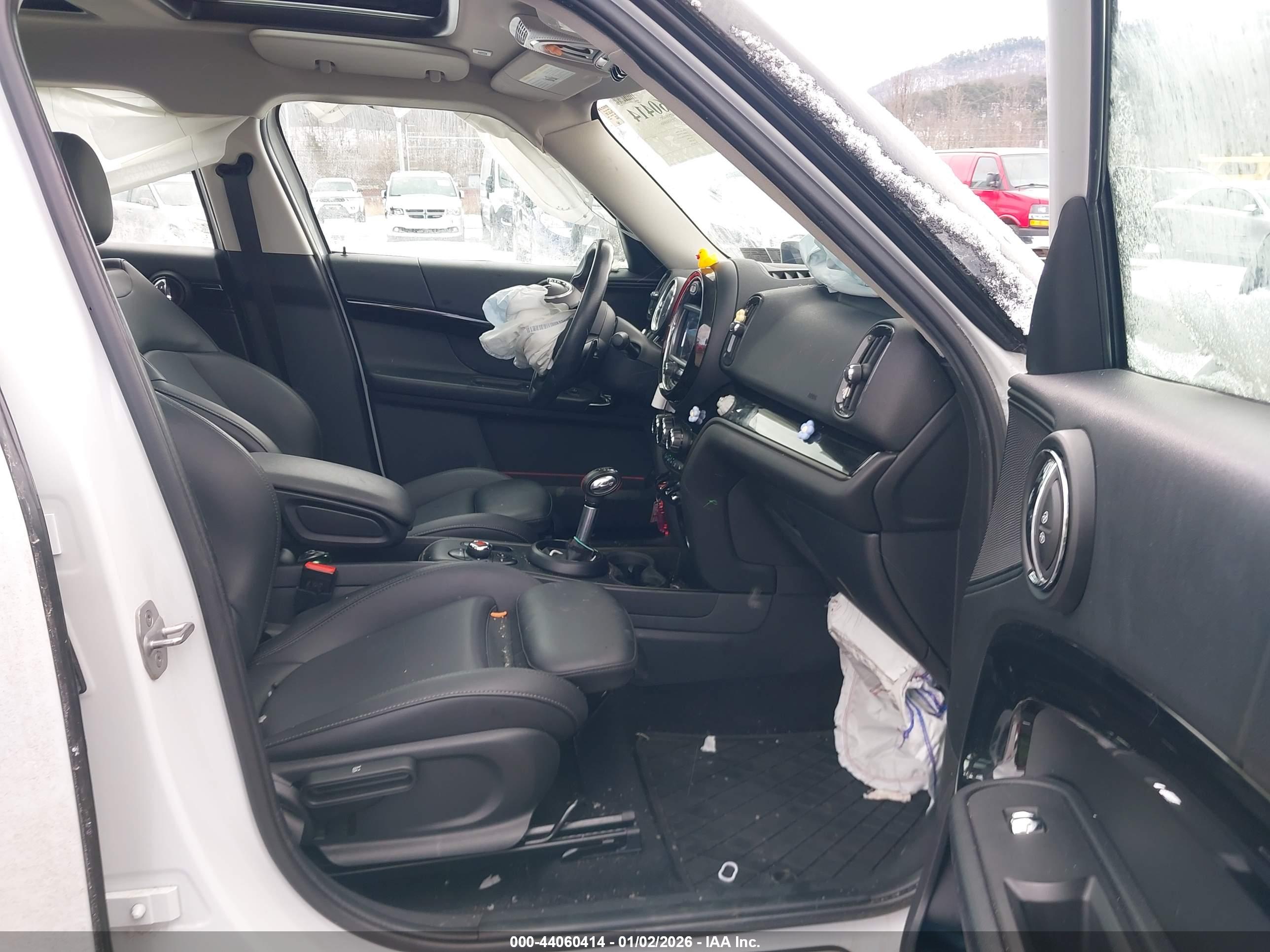 MINI COUNTRYMAN image 5