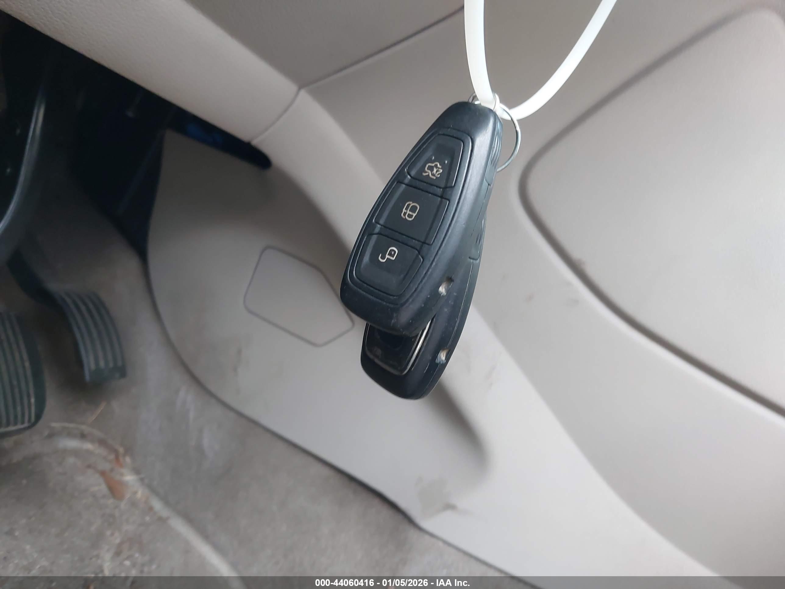 FORD C-MAX image 11