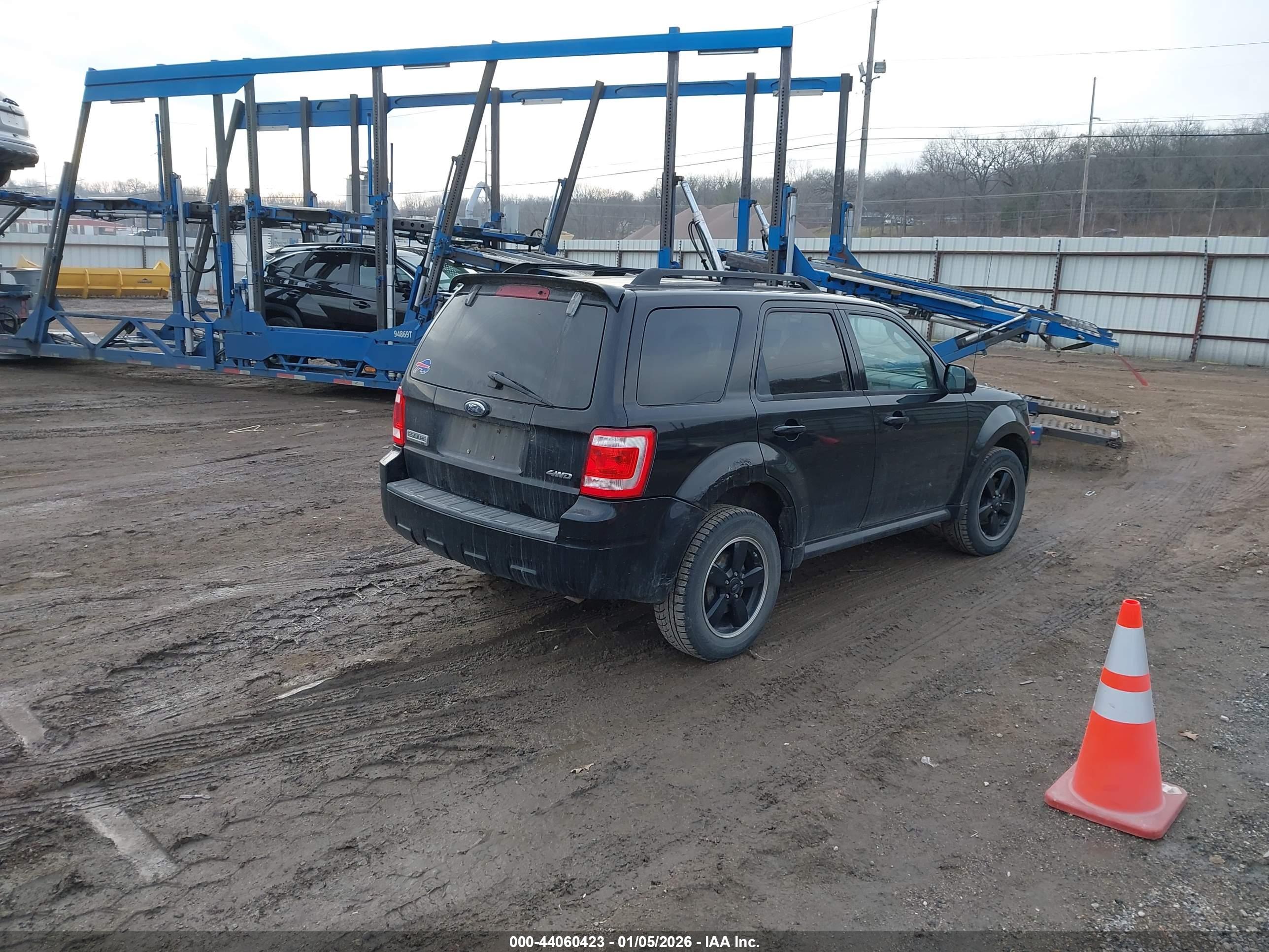 FORD ESCAPE image 4