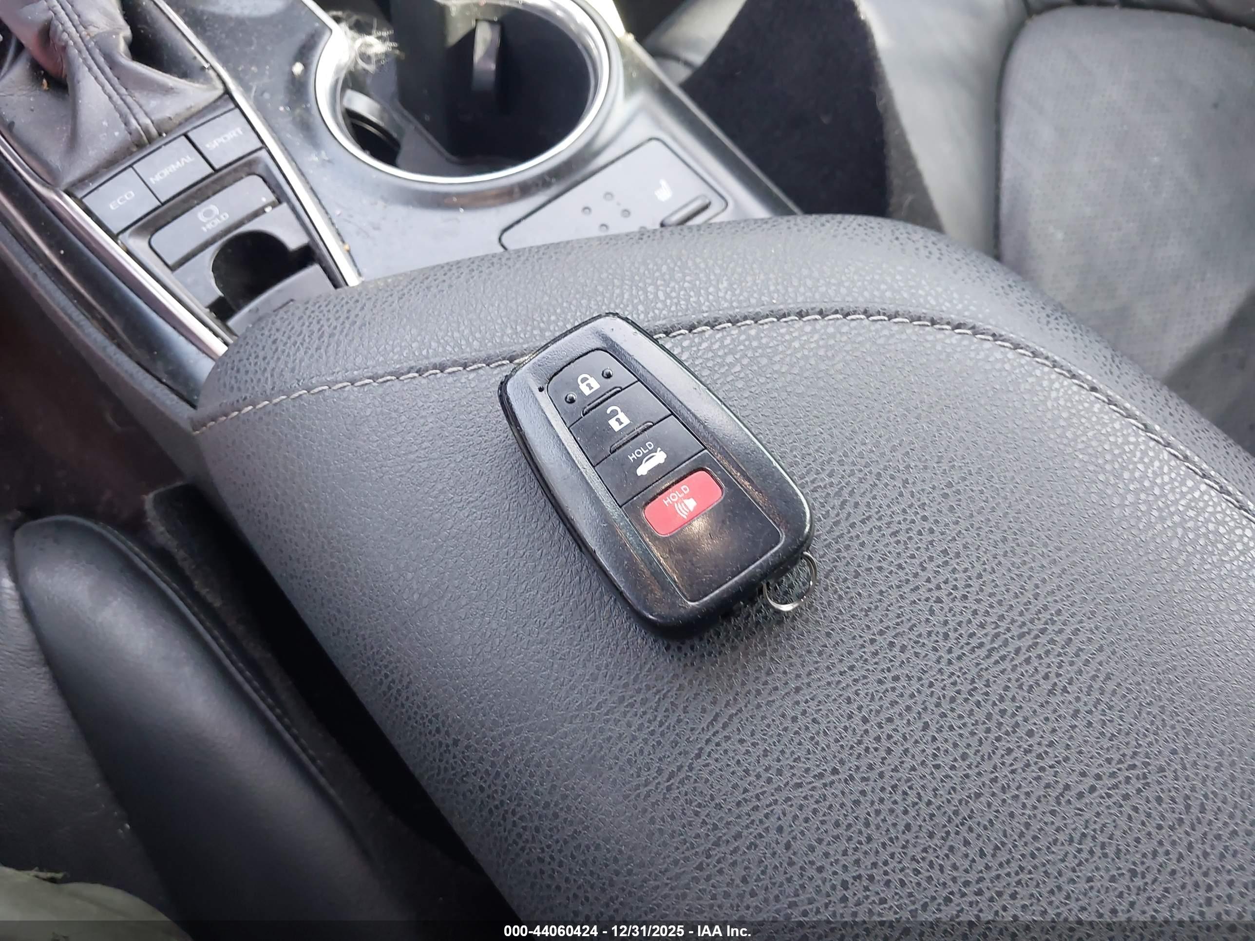 TOYOTA CAMRY image 11