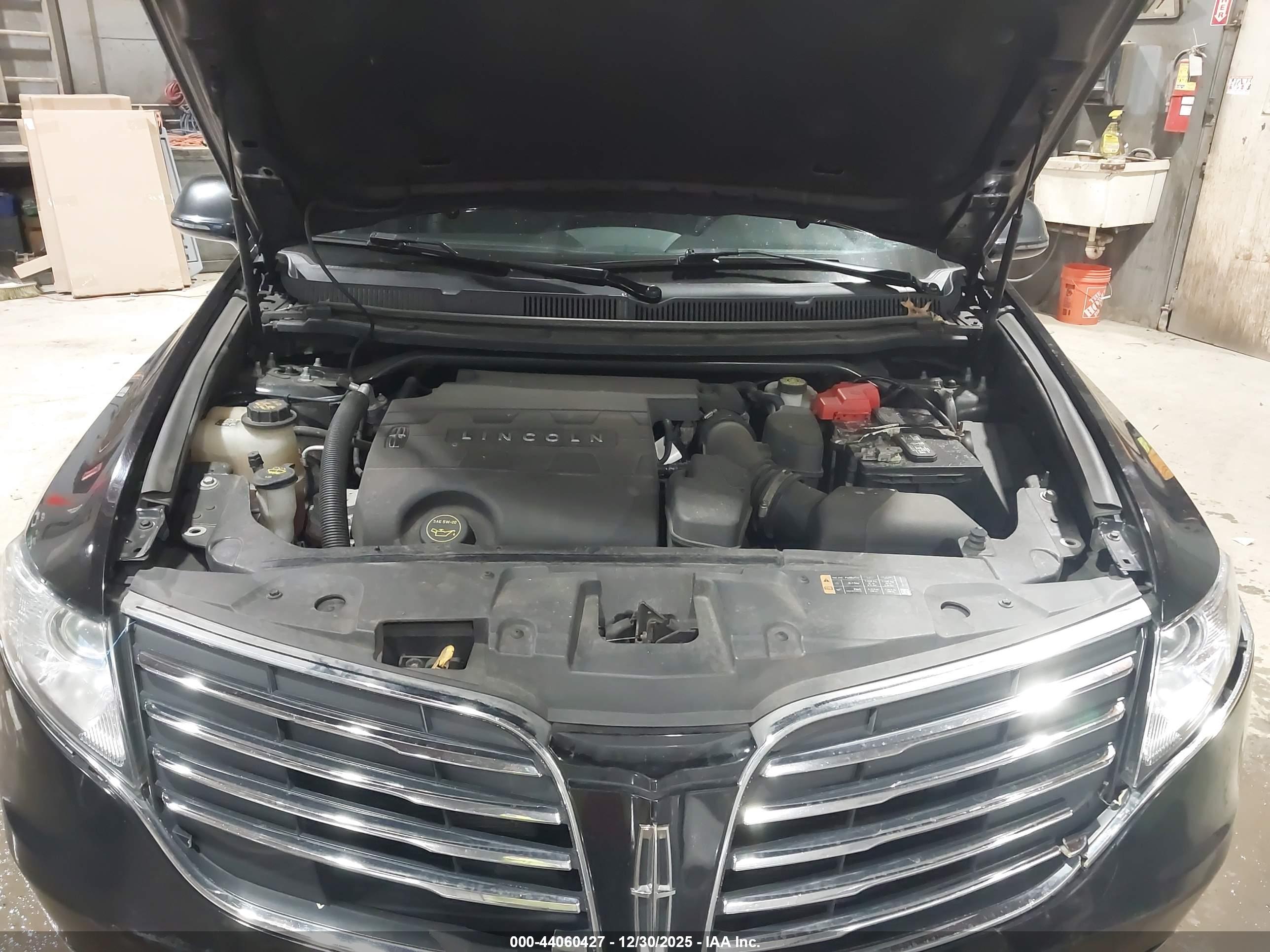 LINCOLN MKT image 10