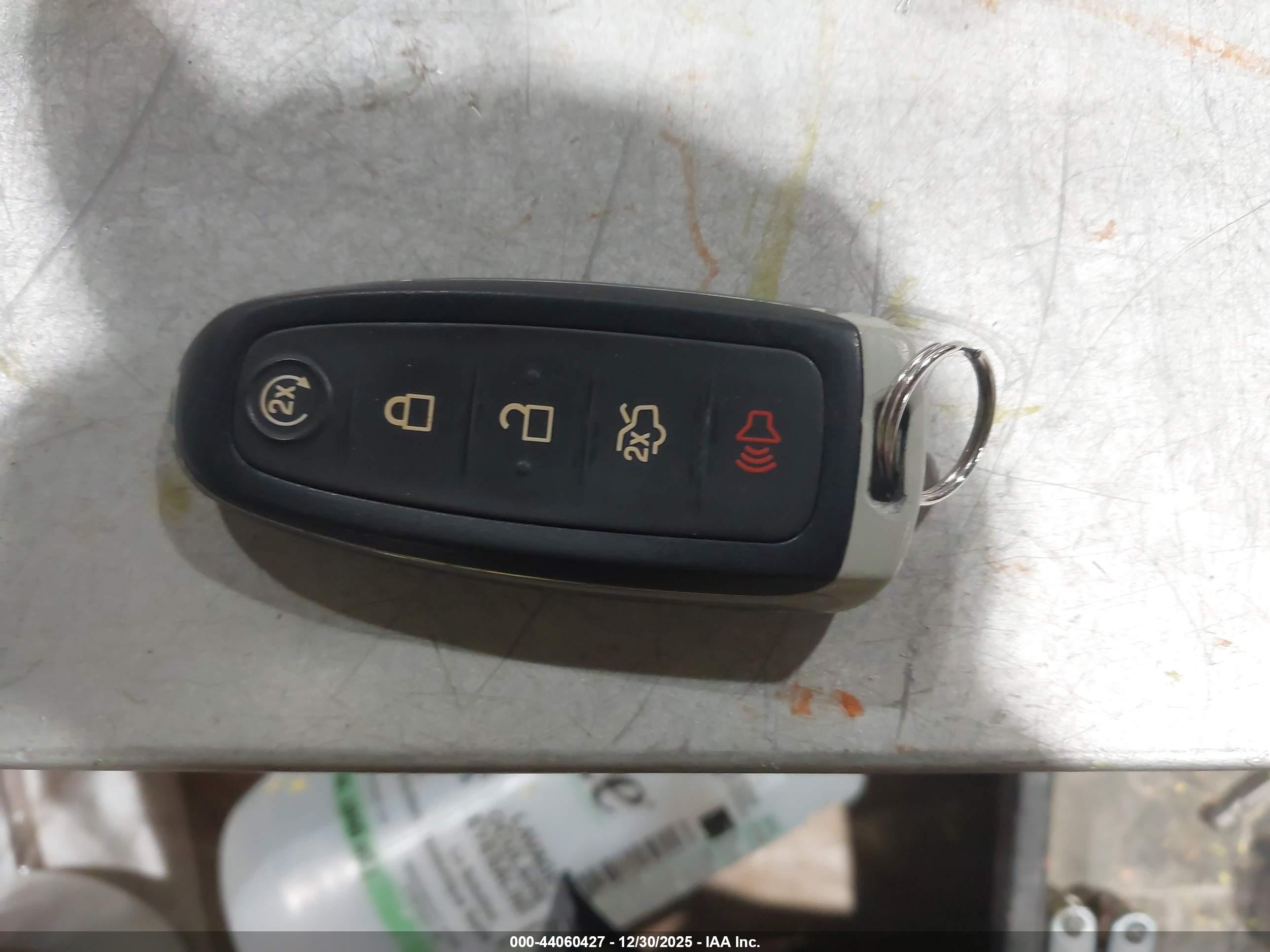 LINCOLN MKT image 11