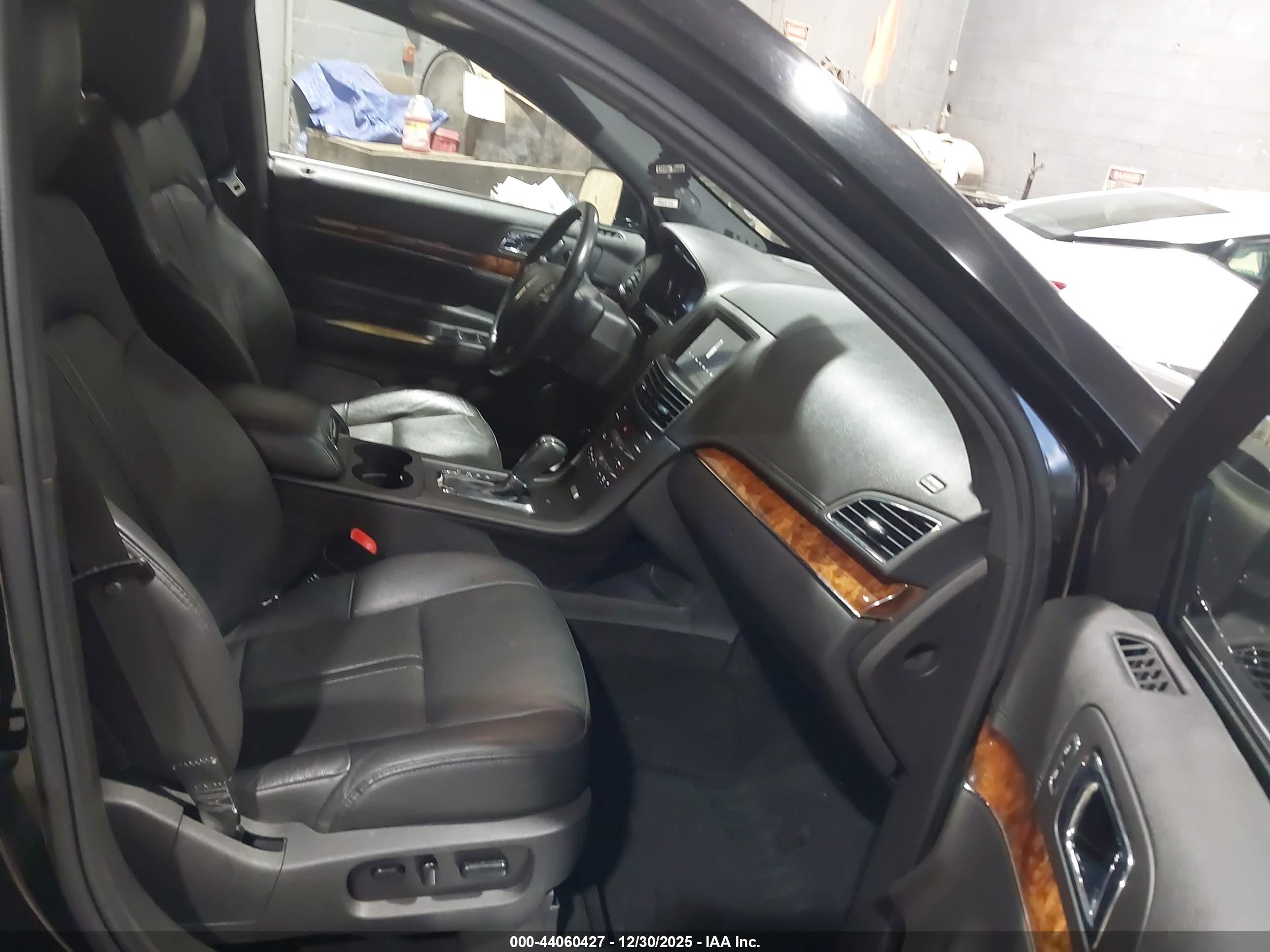 LINCOLN MKT image 5
