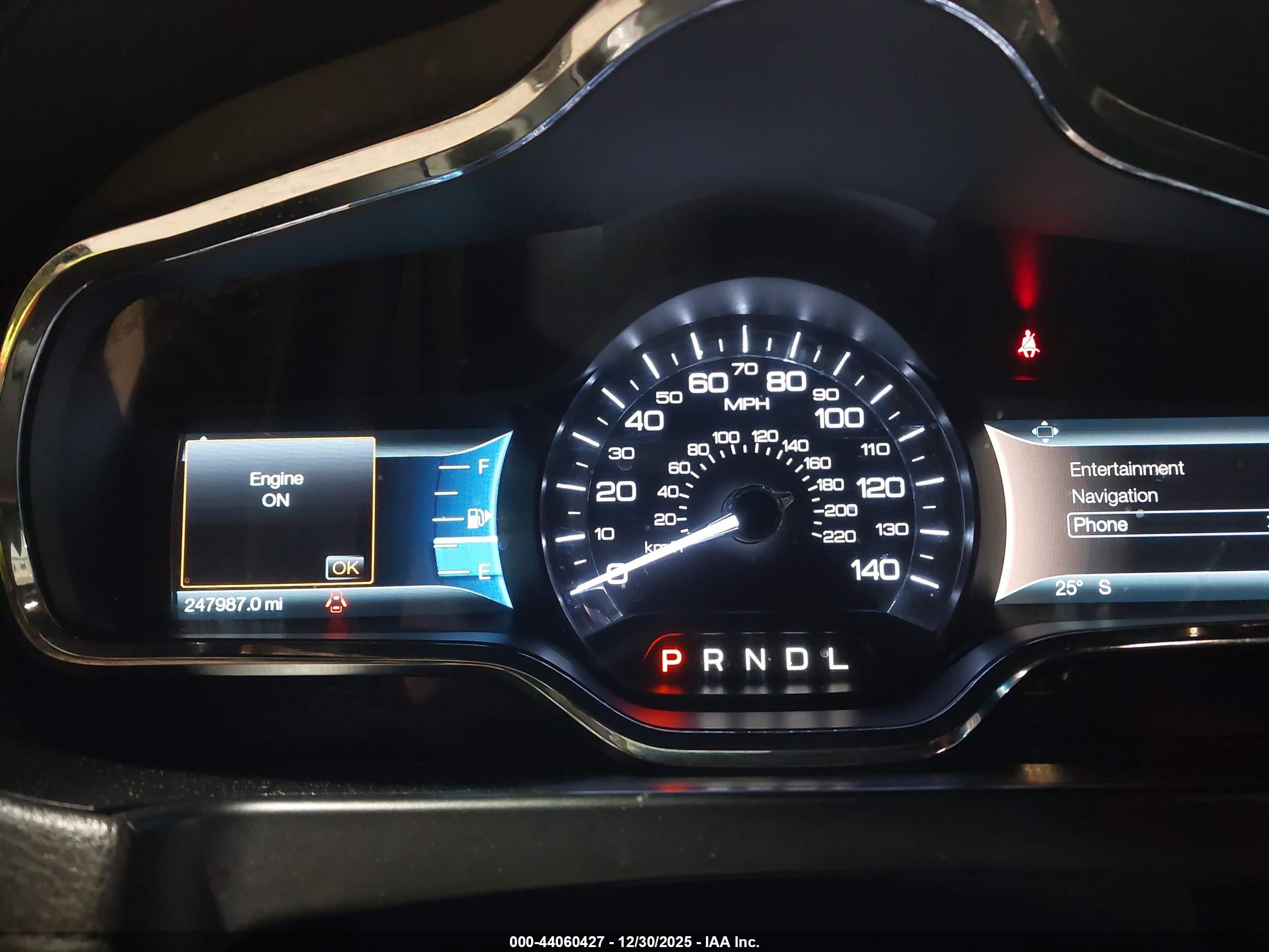 LINCOLN MKT image 7