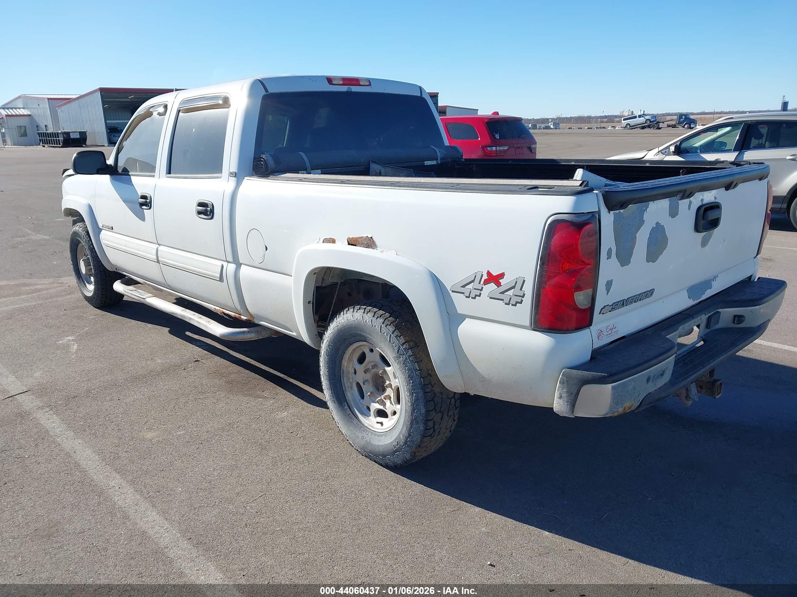 CHEVROLET SILVERADO image 3