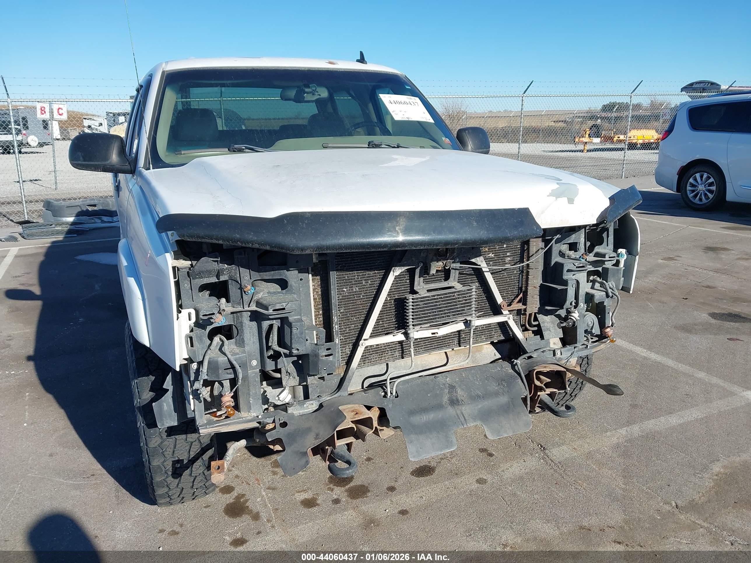 CHEVROLET SILVERADO image 6