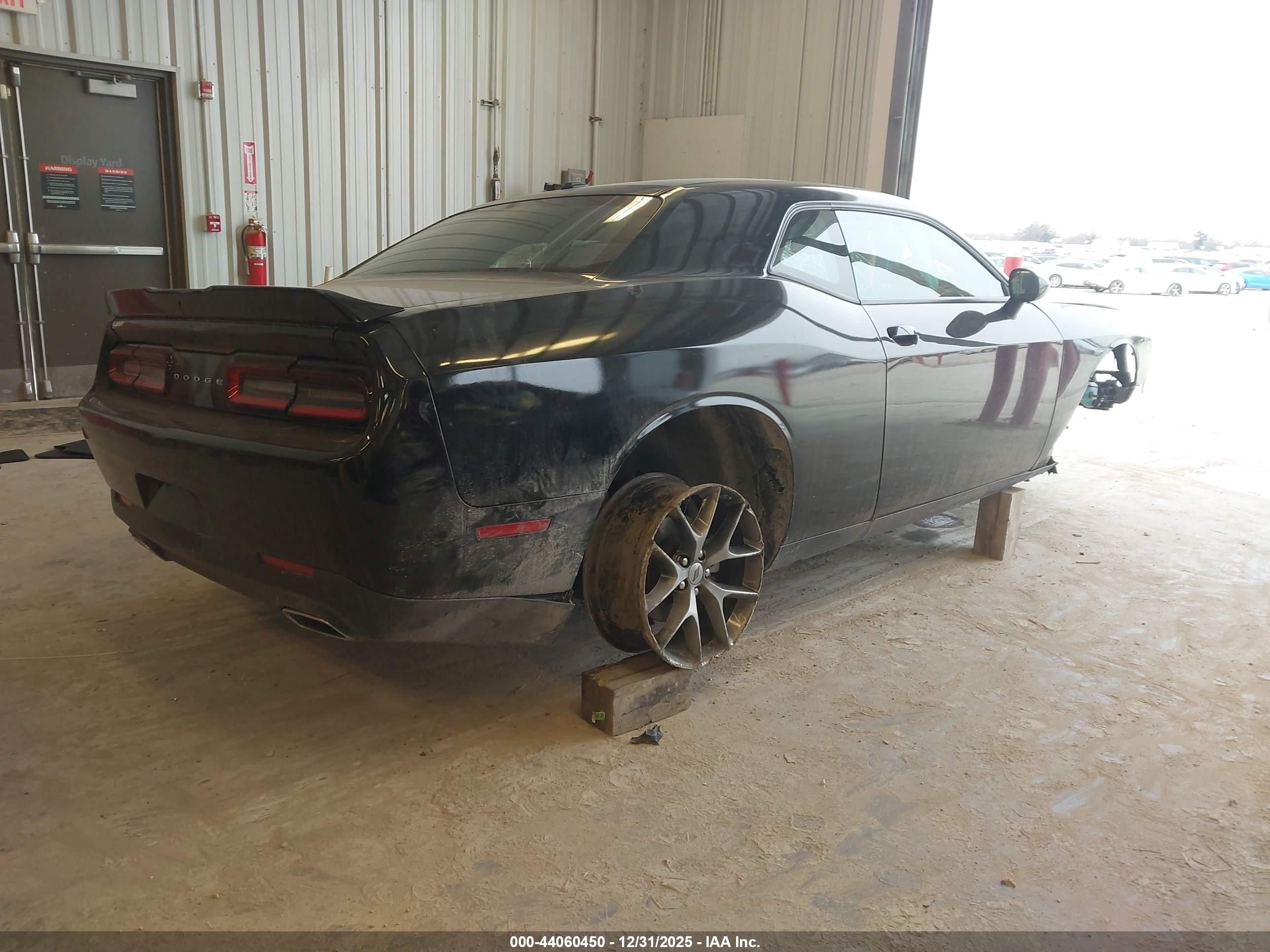 DODGE CHALLENGER image 4