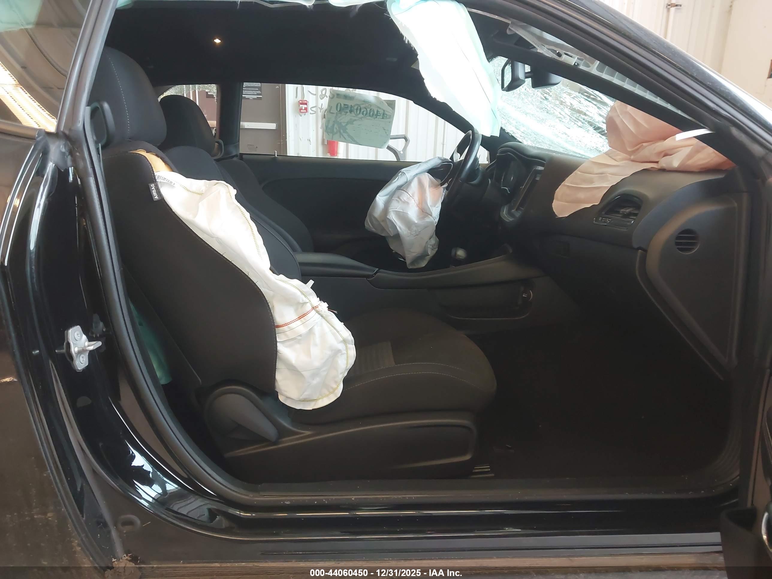 DODGE CHALLENGER image 5
