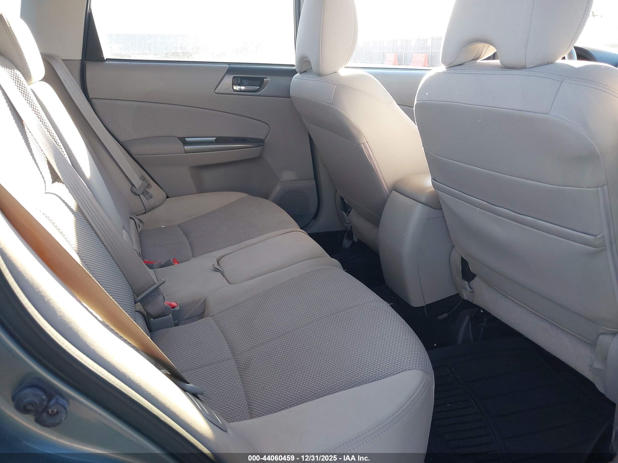 SUBARU FORESTER image 8