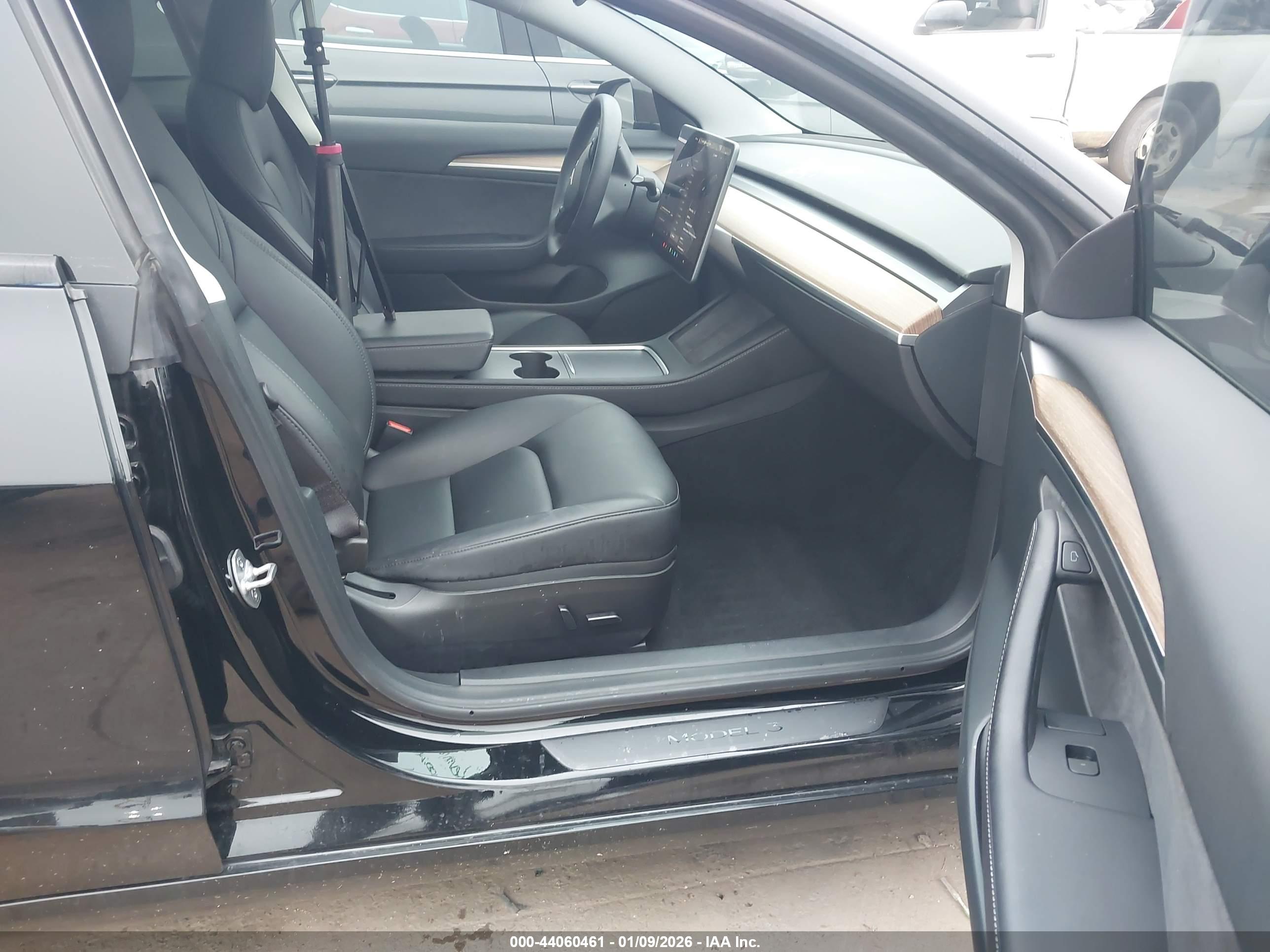 TESLA MODEL image 5