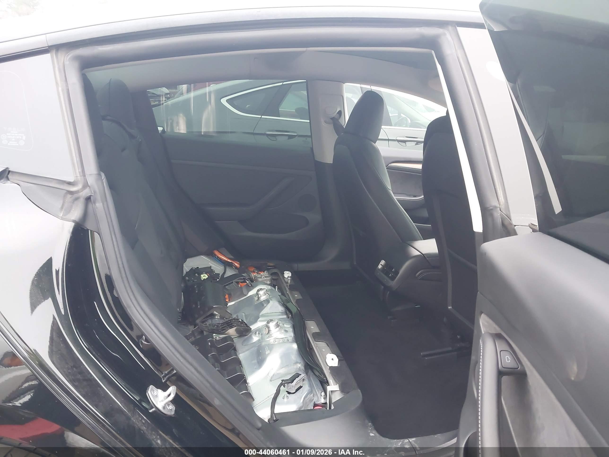 TESLA MODEL image 8