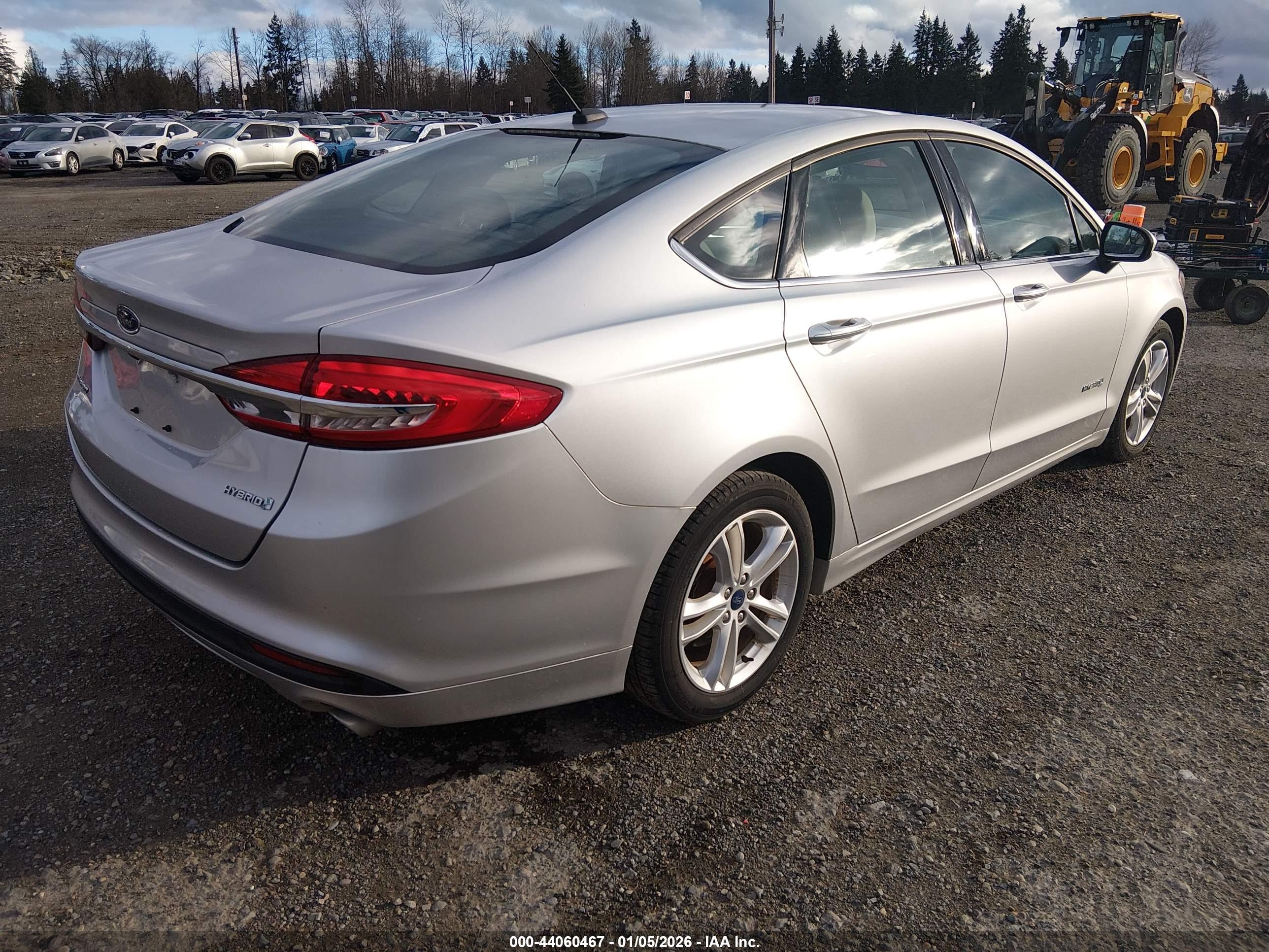 FORD FUSION image 4