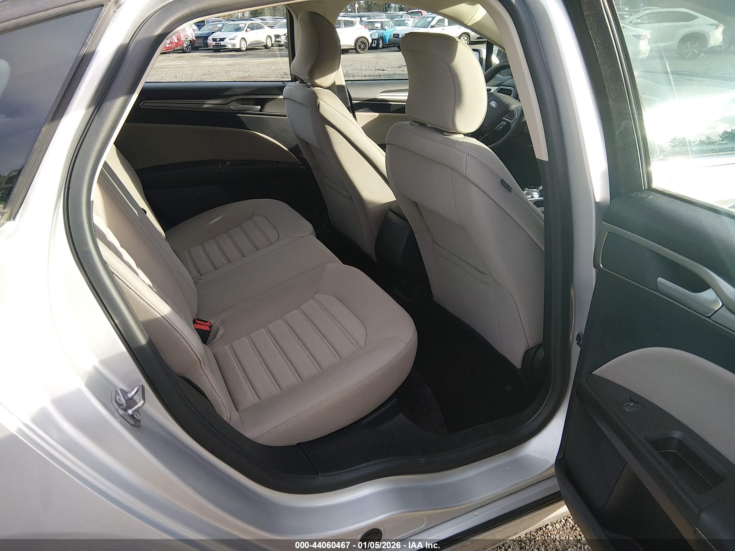 FORD FUSION image 8