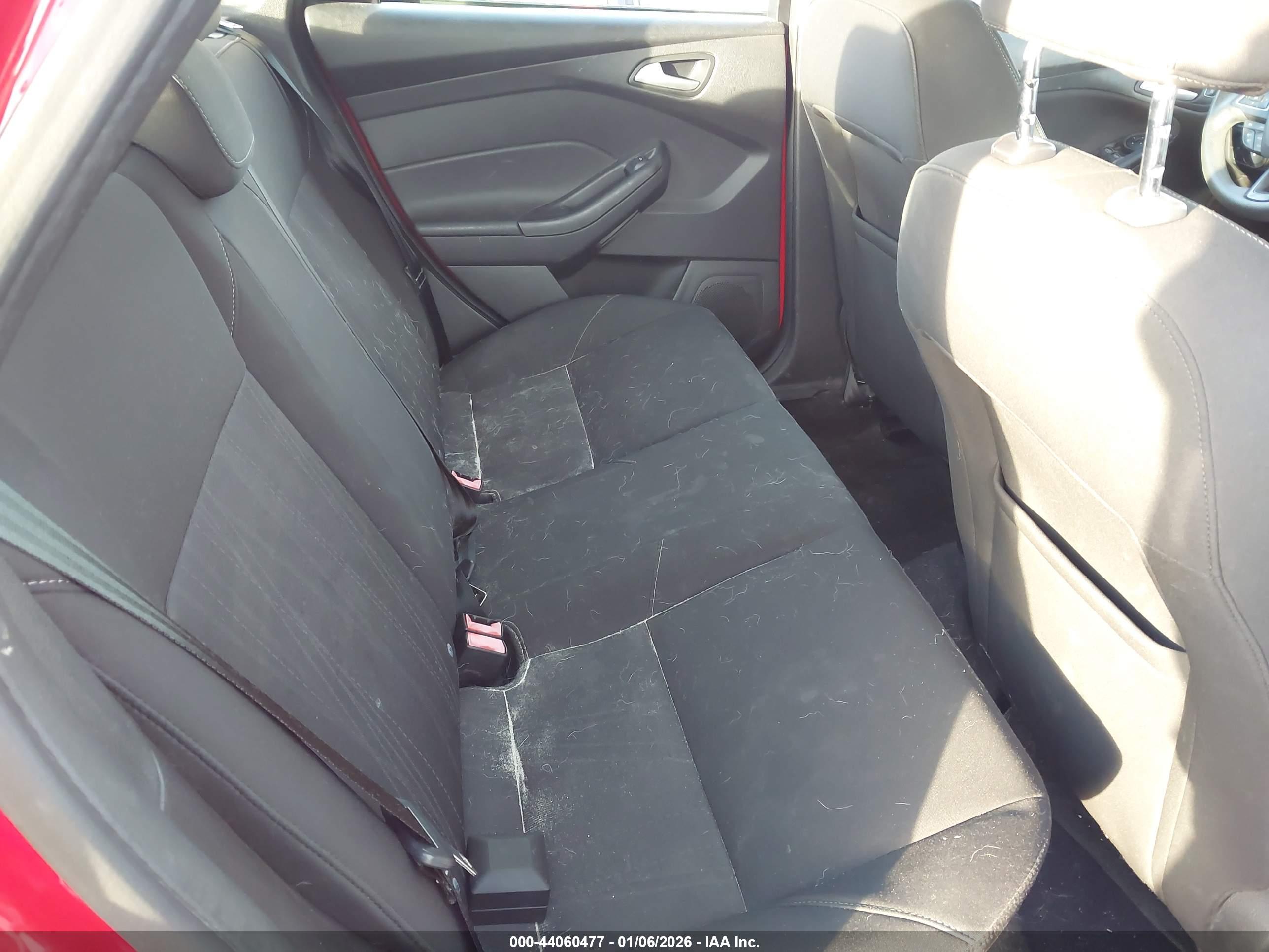 FORD FOCUS image 8