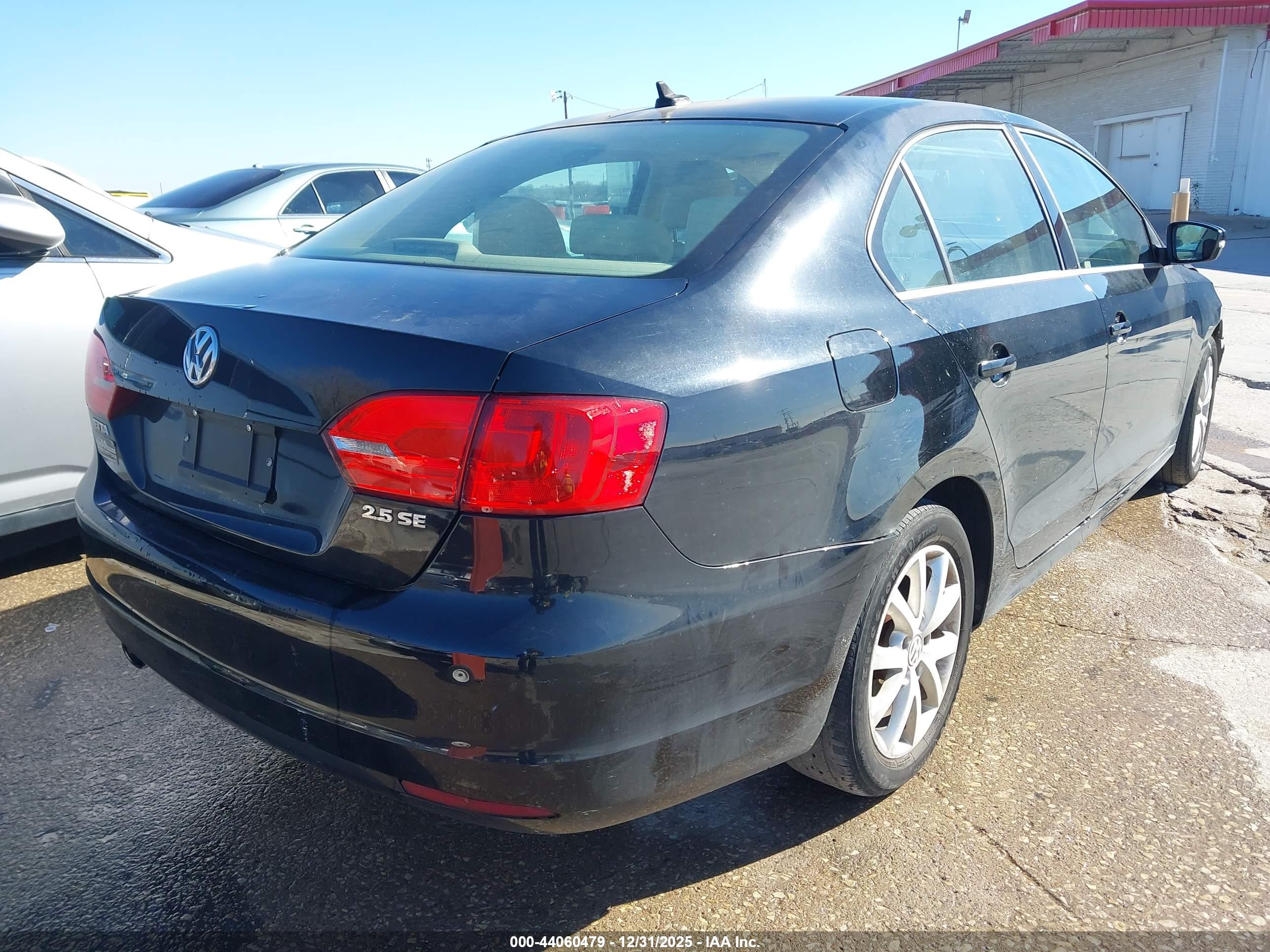 VOLKSWAGEN JETTA image 4