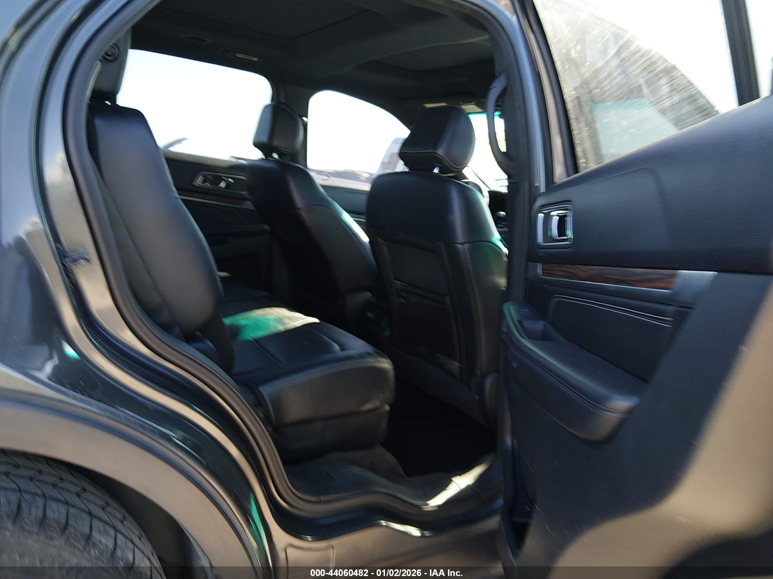FORD EXPLORER image 8