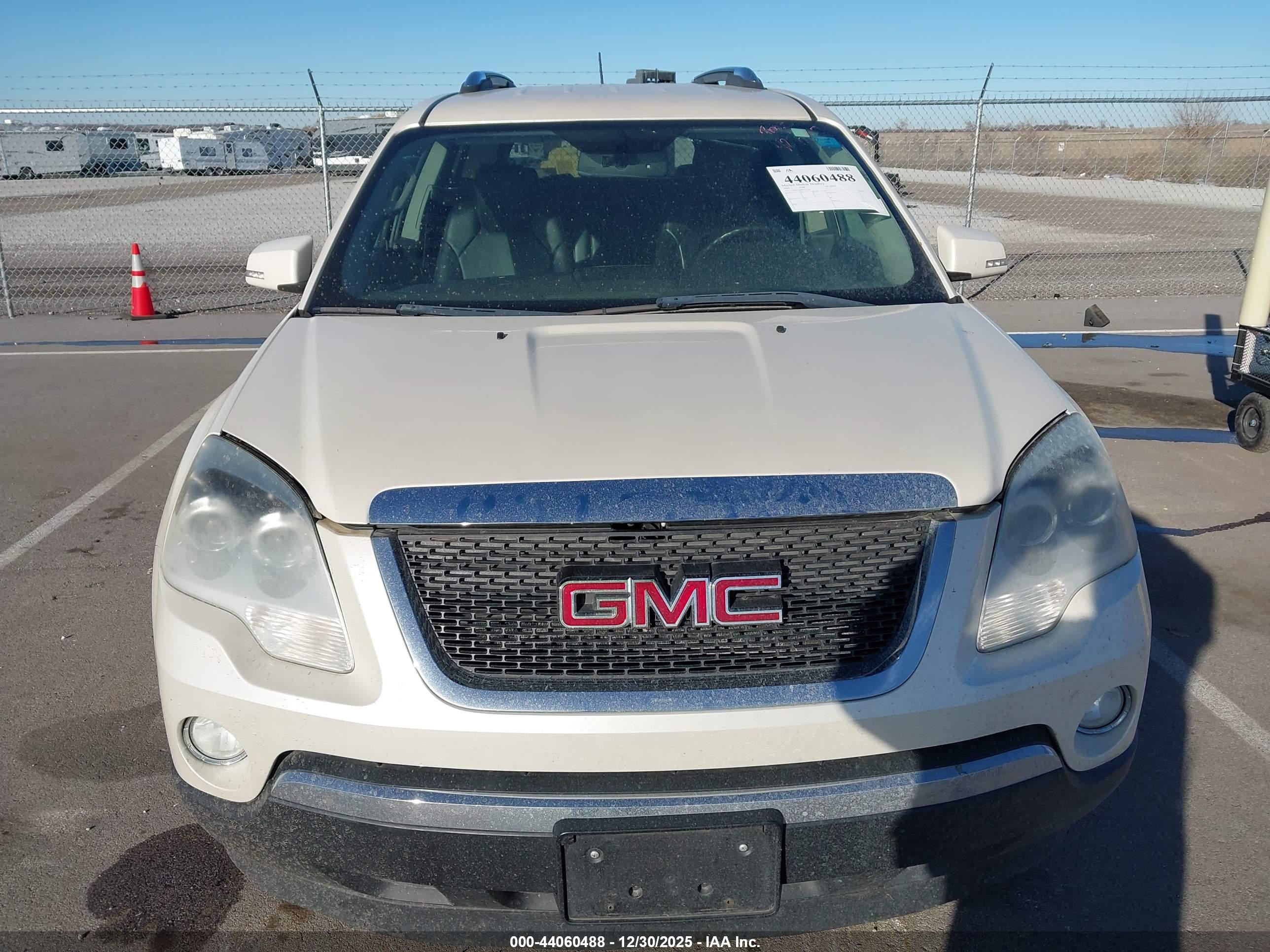 GMC ACADIA image 6