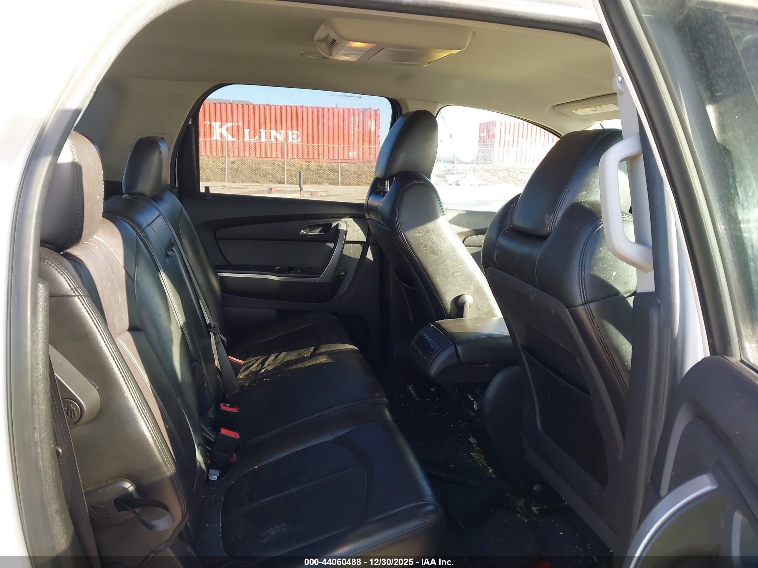 GMC ACADIA image 8