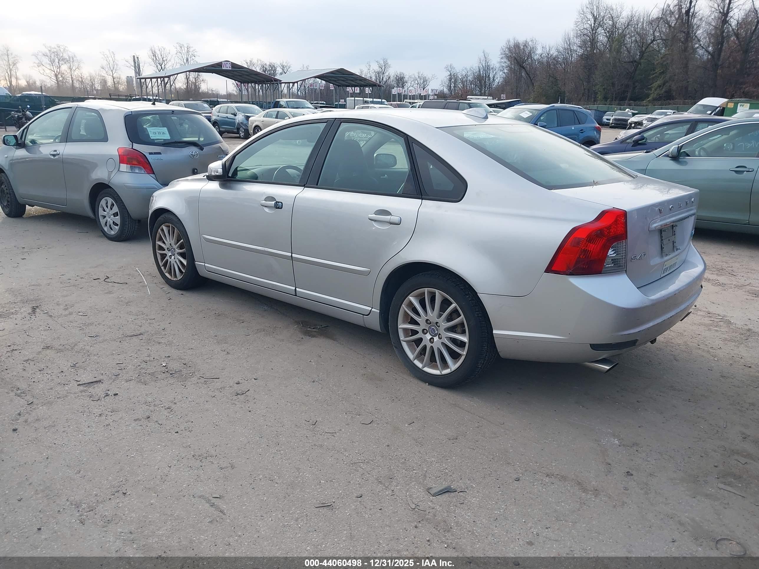 VOLVO S40 image 3