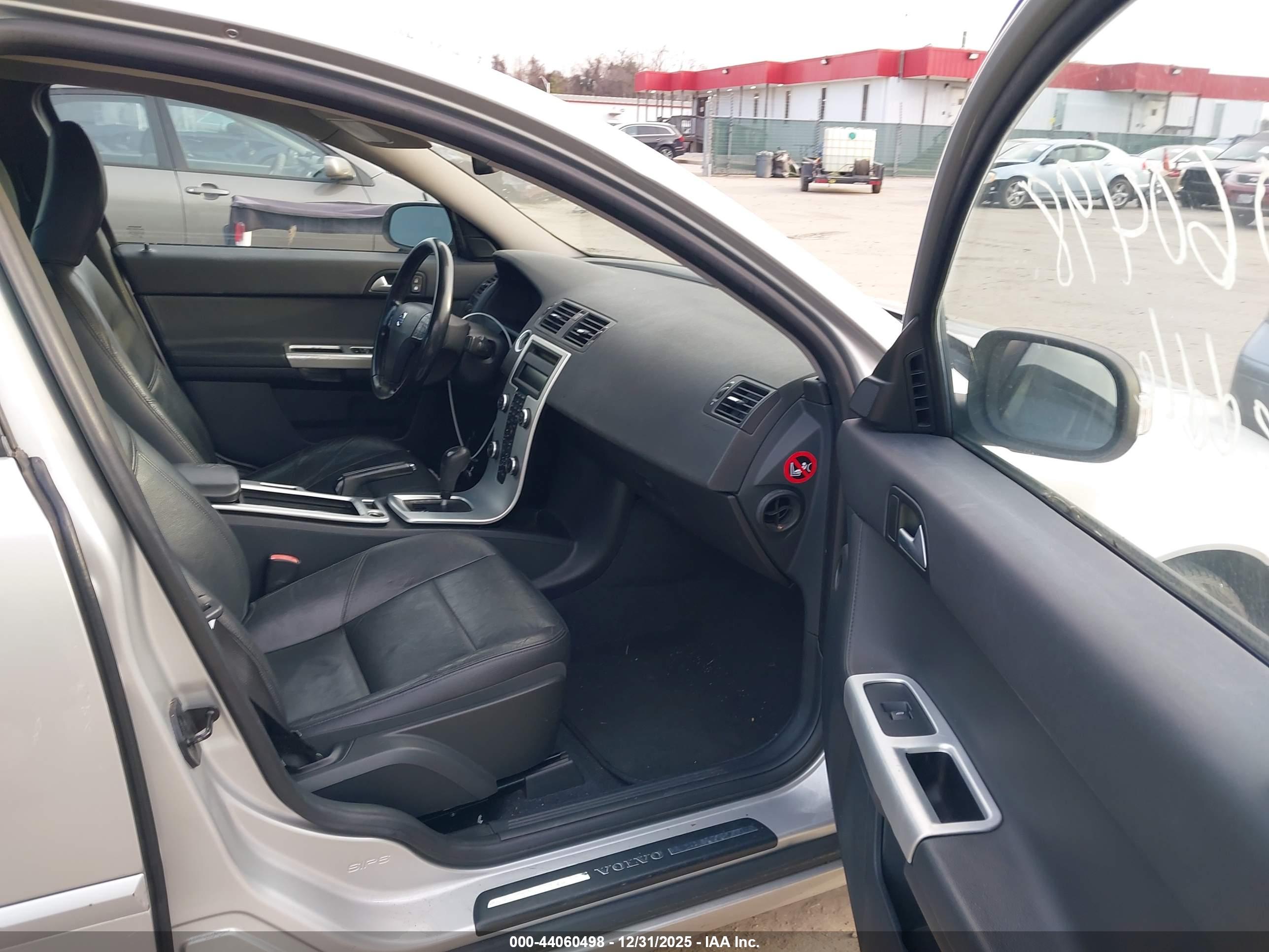 VOLVO S40 image 5