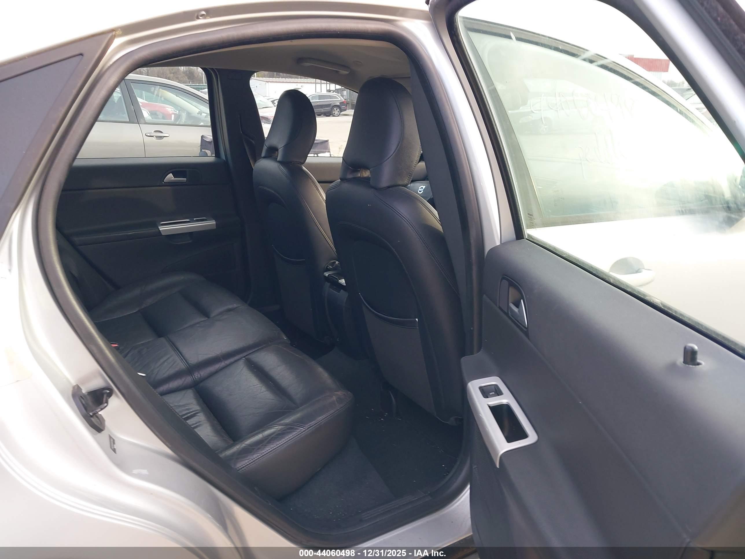 VOLVO S40 image 8