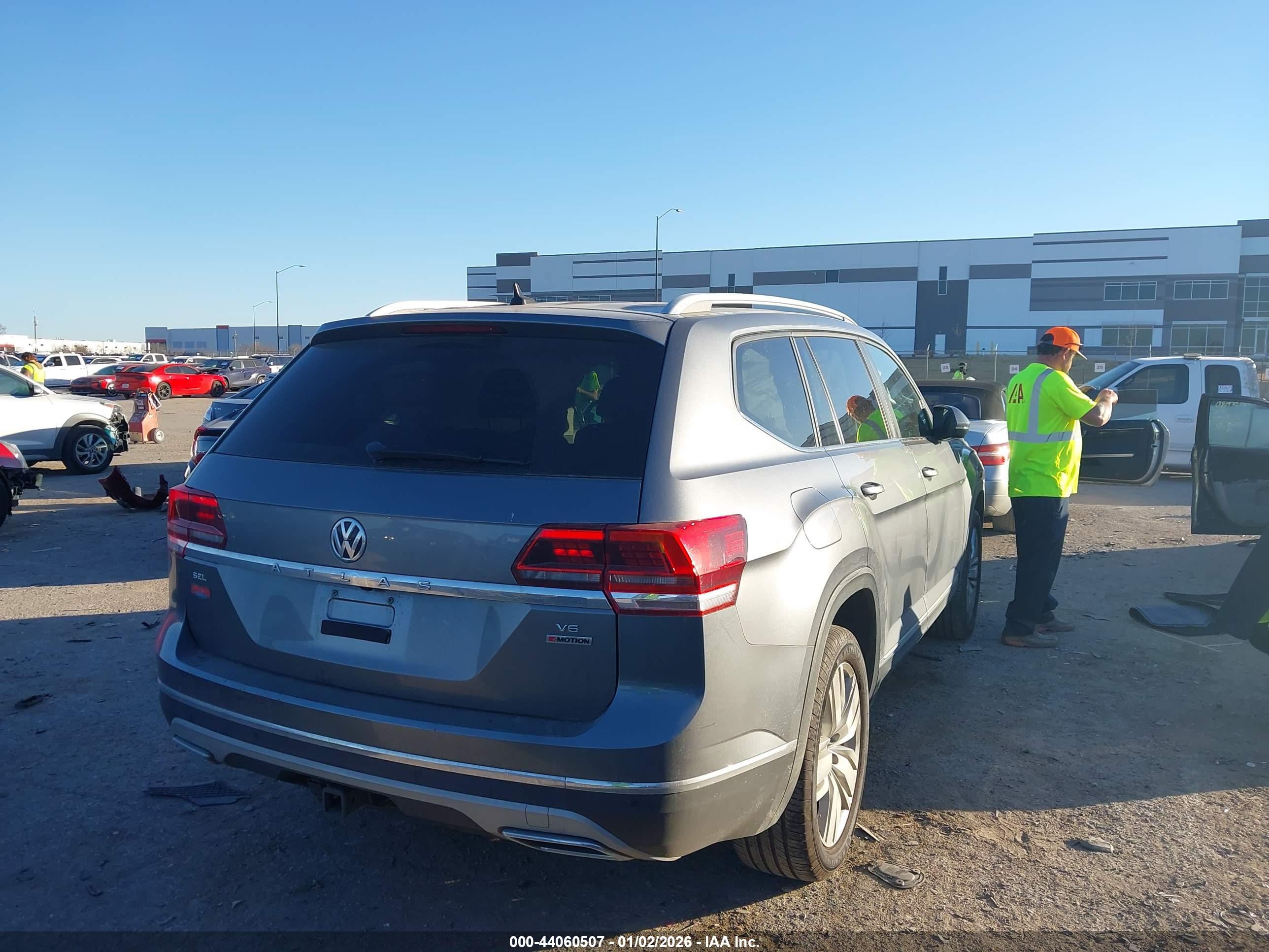 VOLKSWAGEN ATLAS image 4