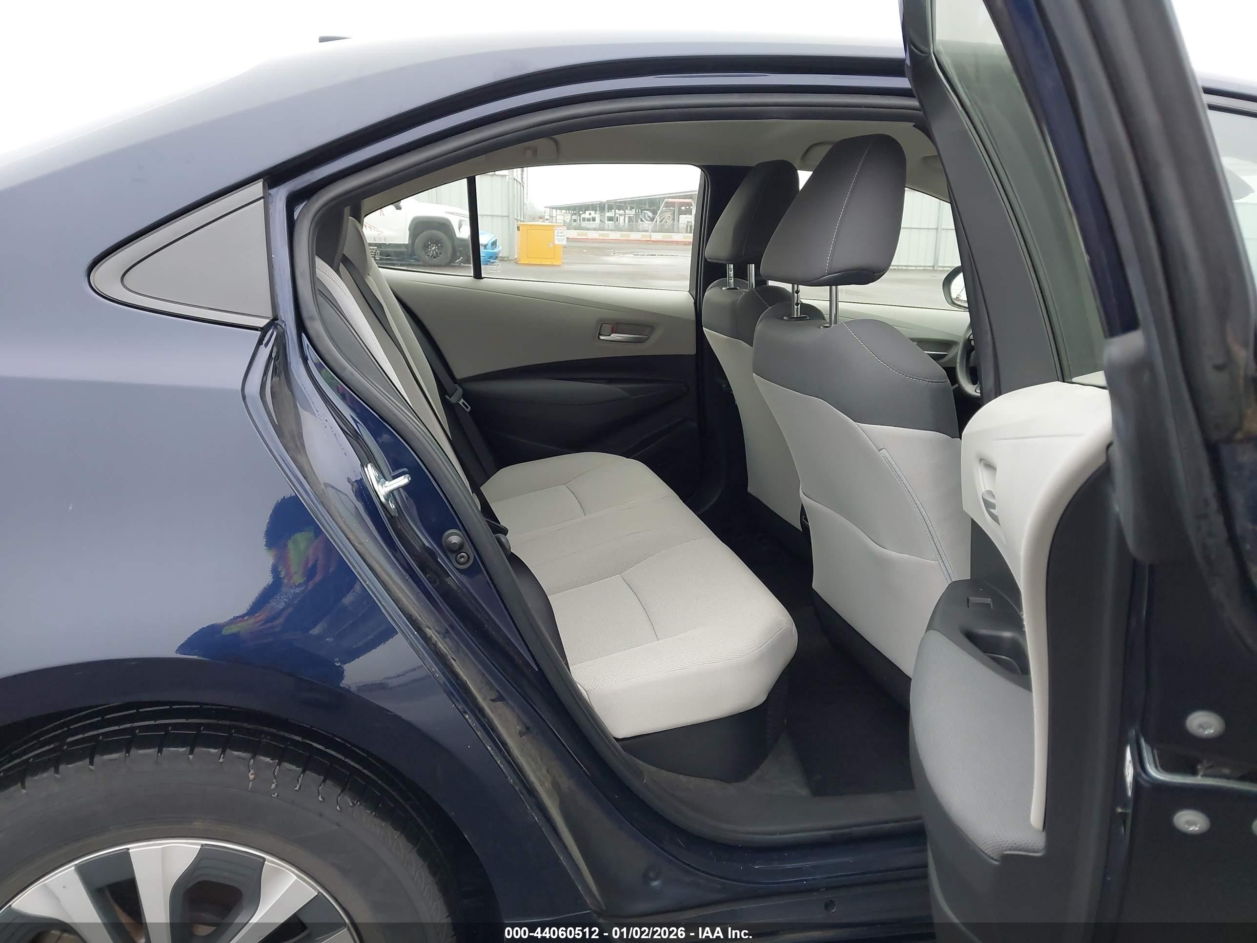 TOYOTA COROLLA image 8