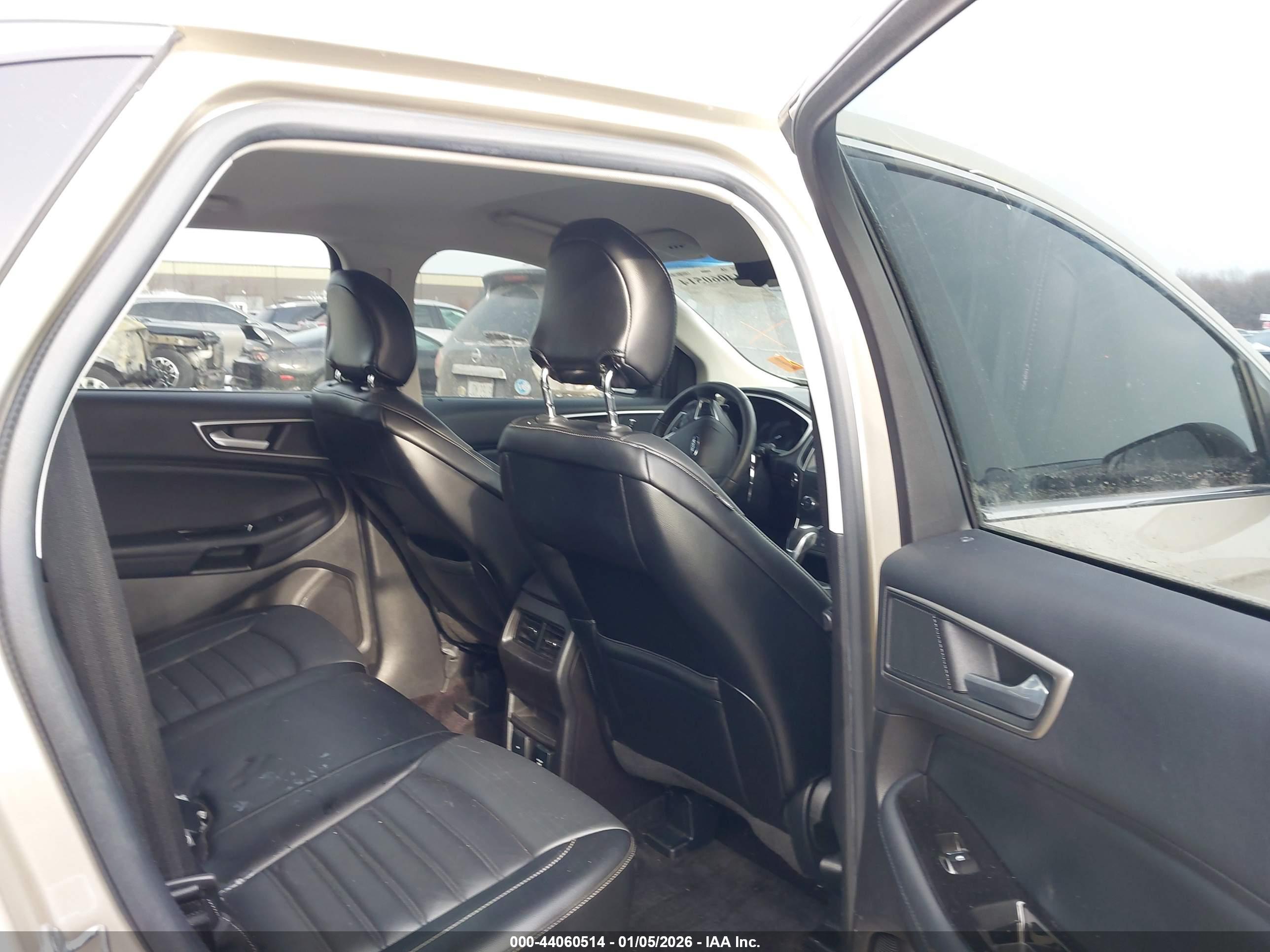 FORD EDGE image 8