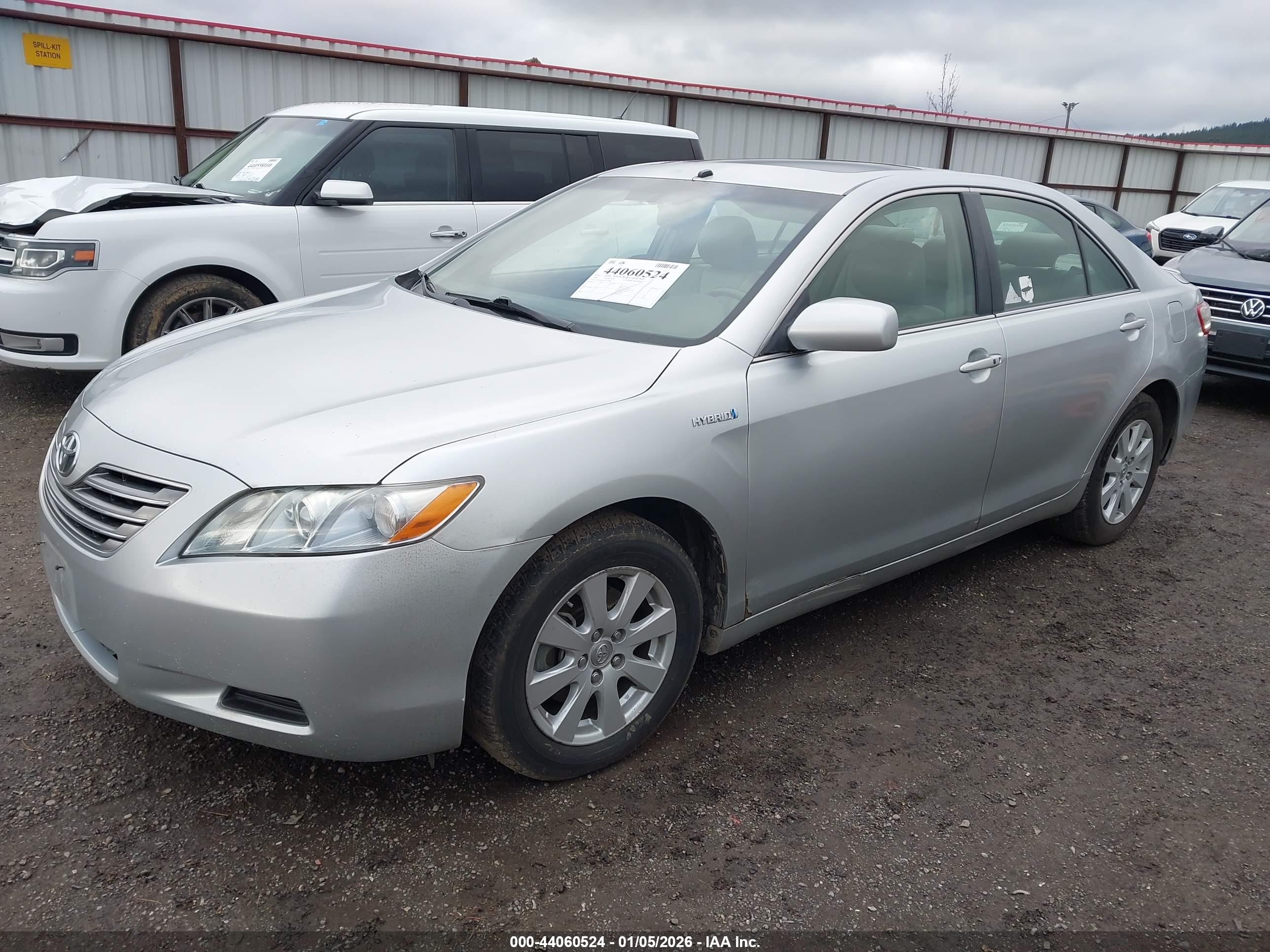 TOYOTA CAMRY image 2