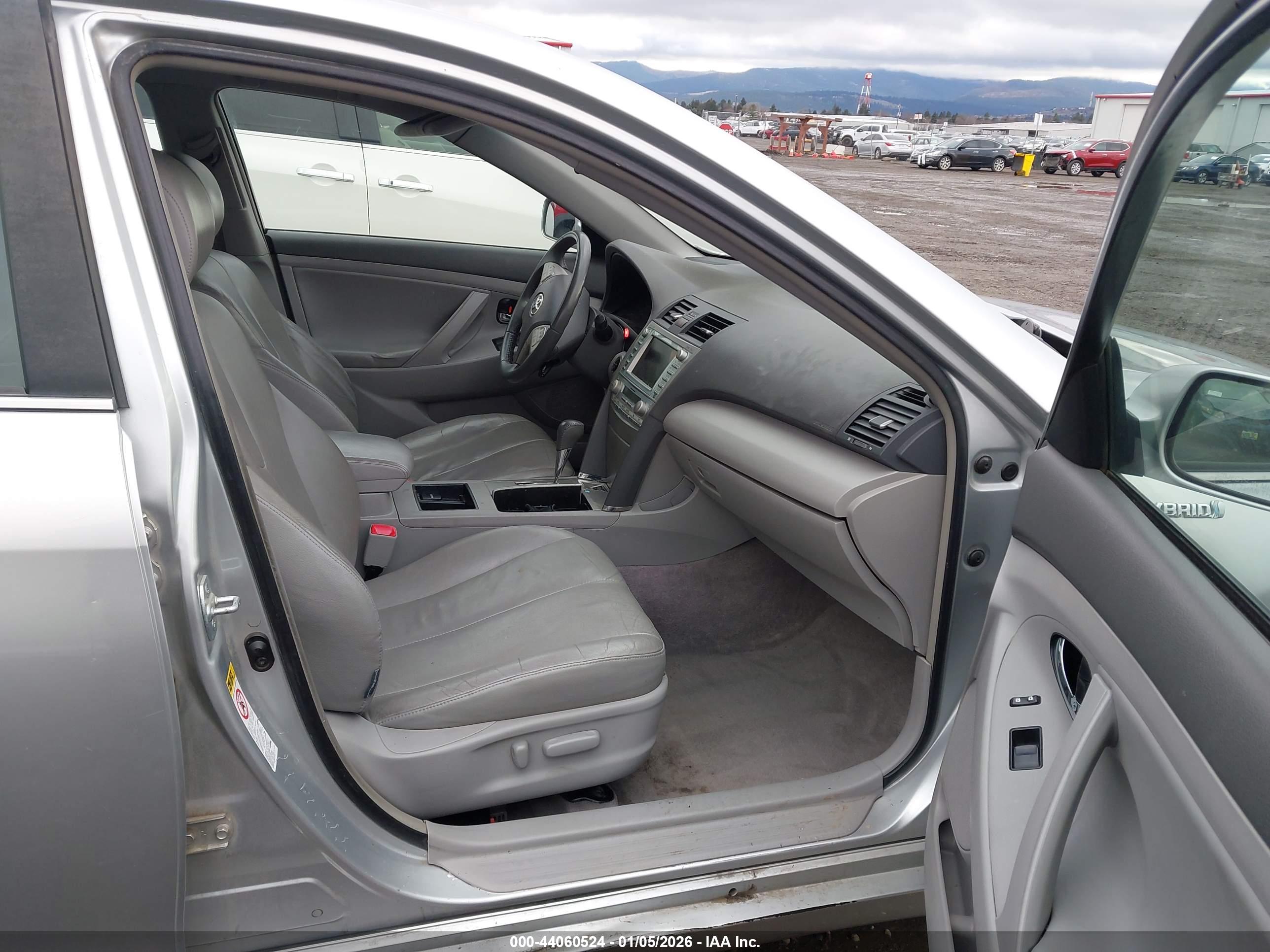 TOYOTA CAMRY image 5