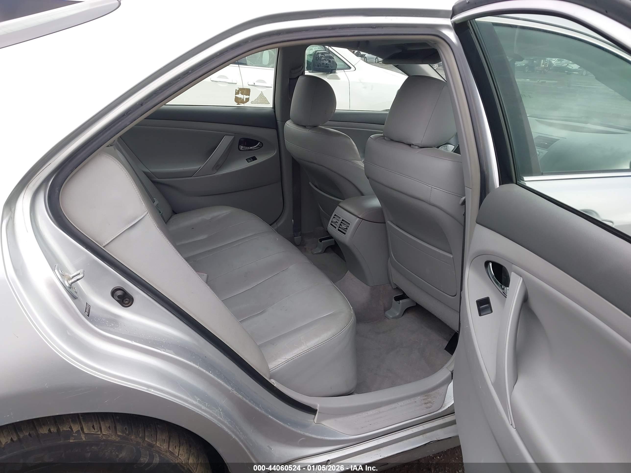 TOYOTA CAMRY image 8