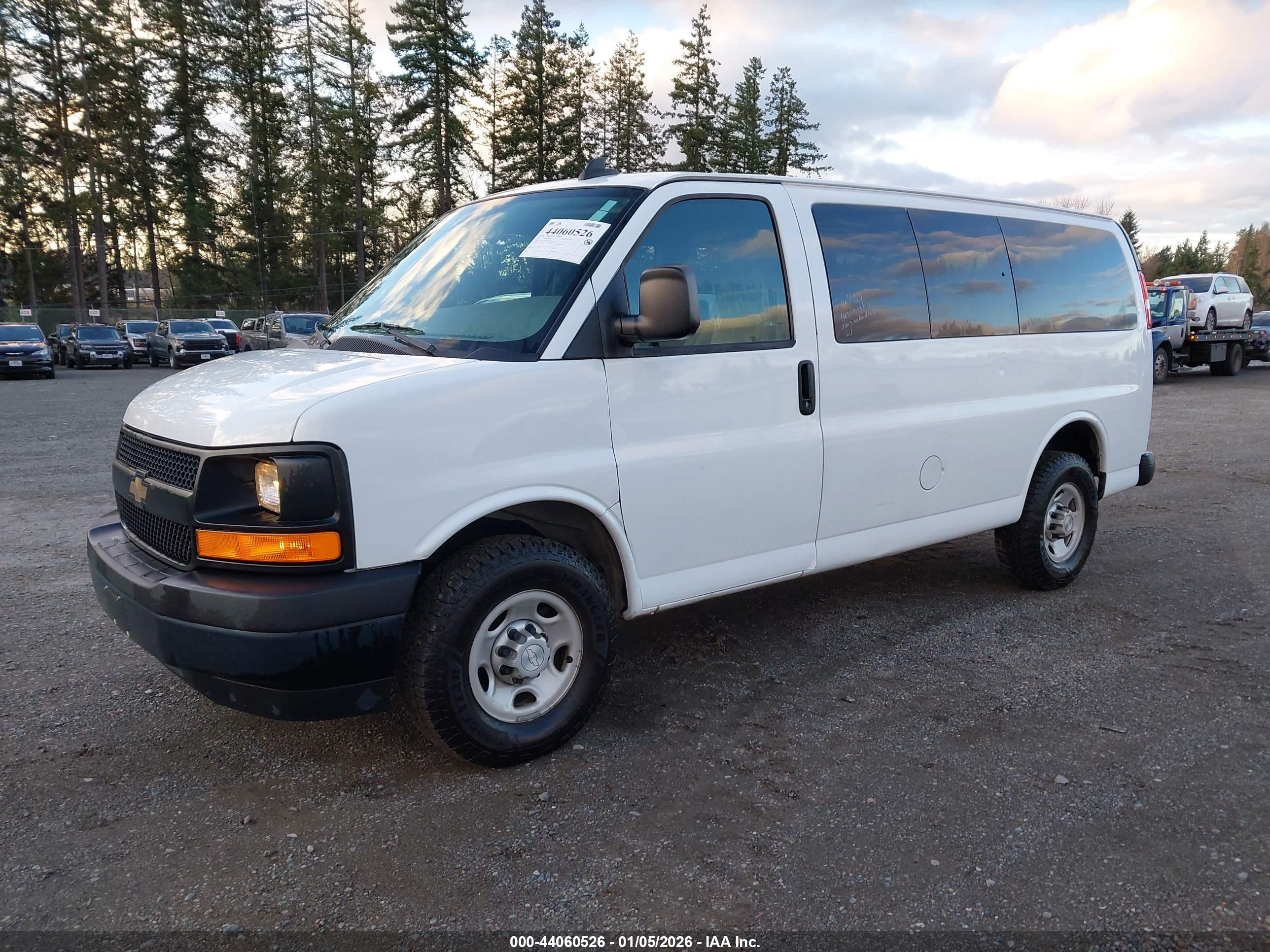 CHEVROLET EXPRESS image 2