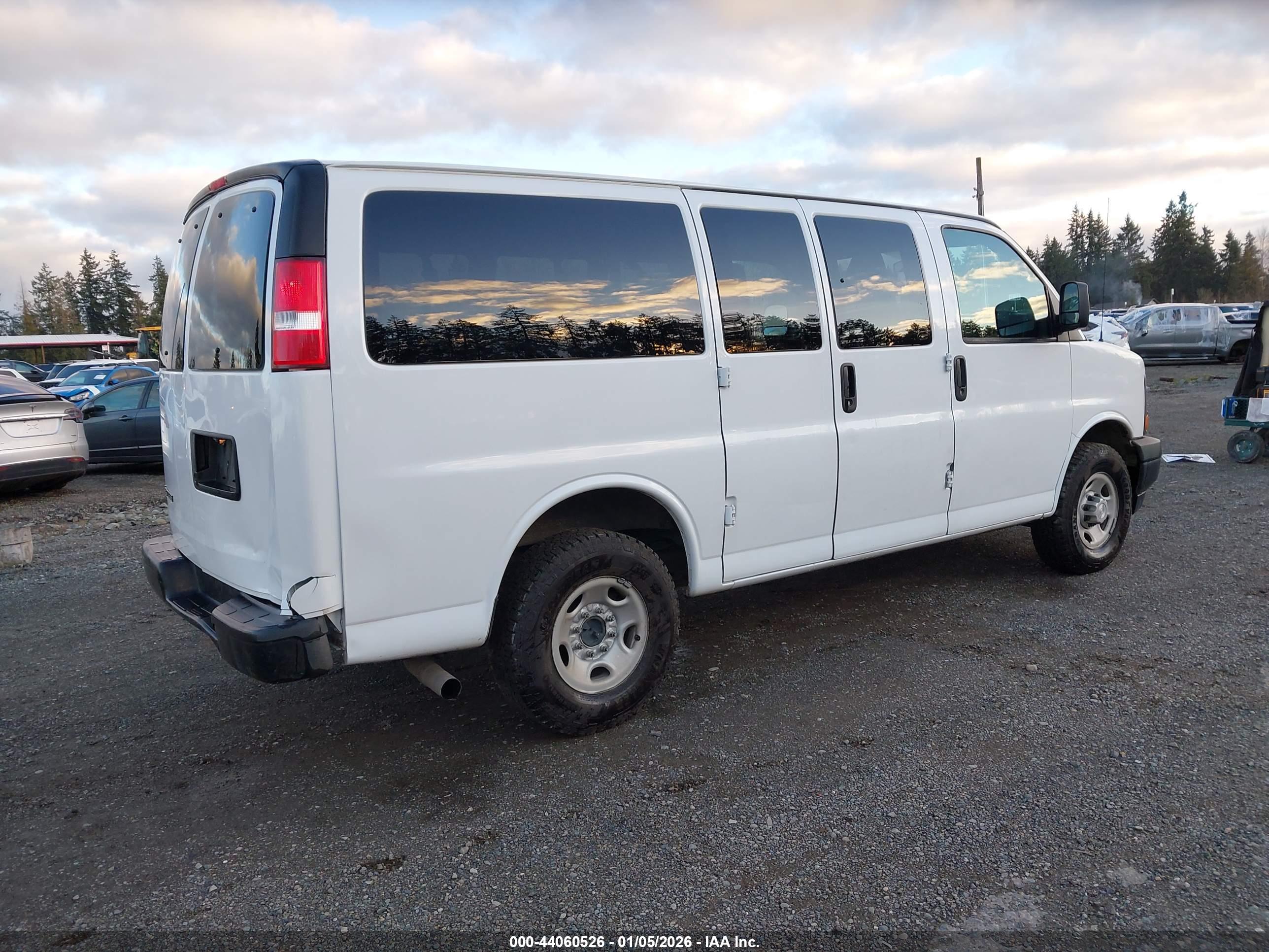 CHEVROLET EXPRESS image 4