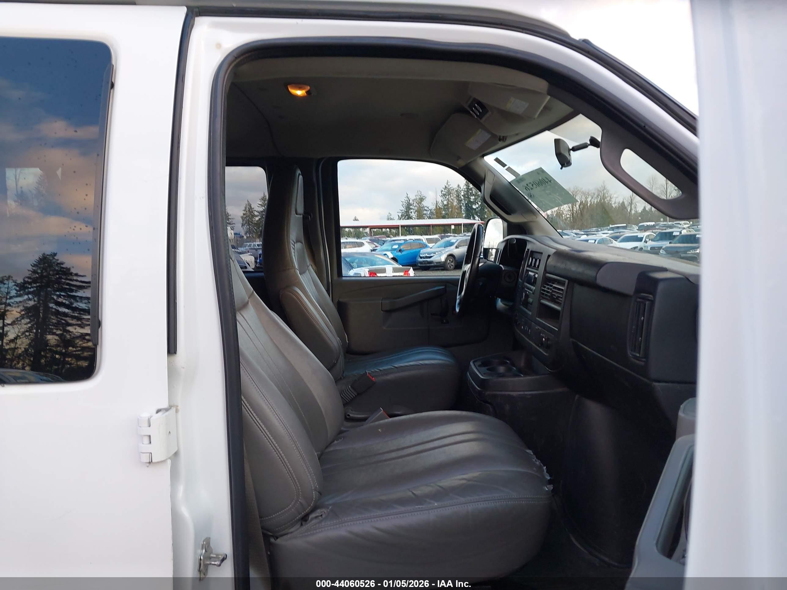 CHEVROLET EXPRESS image 5