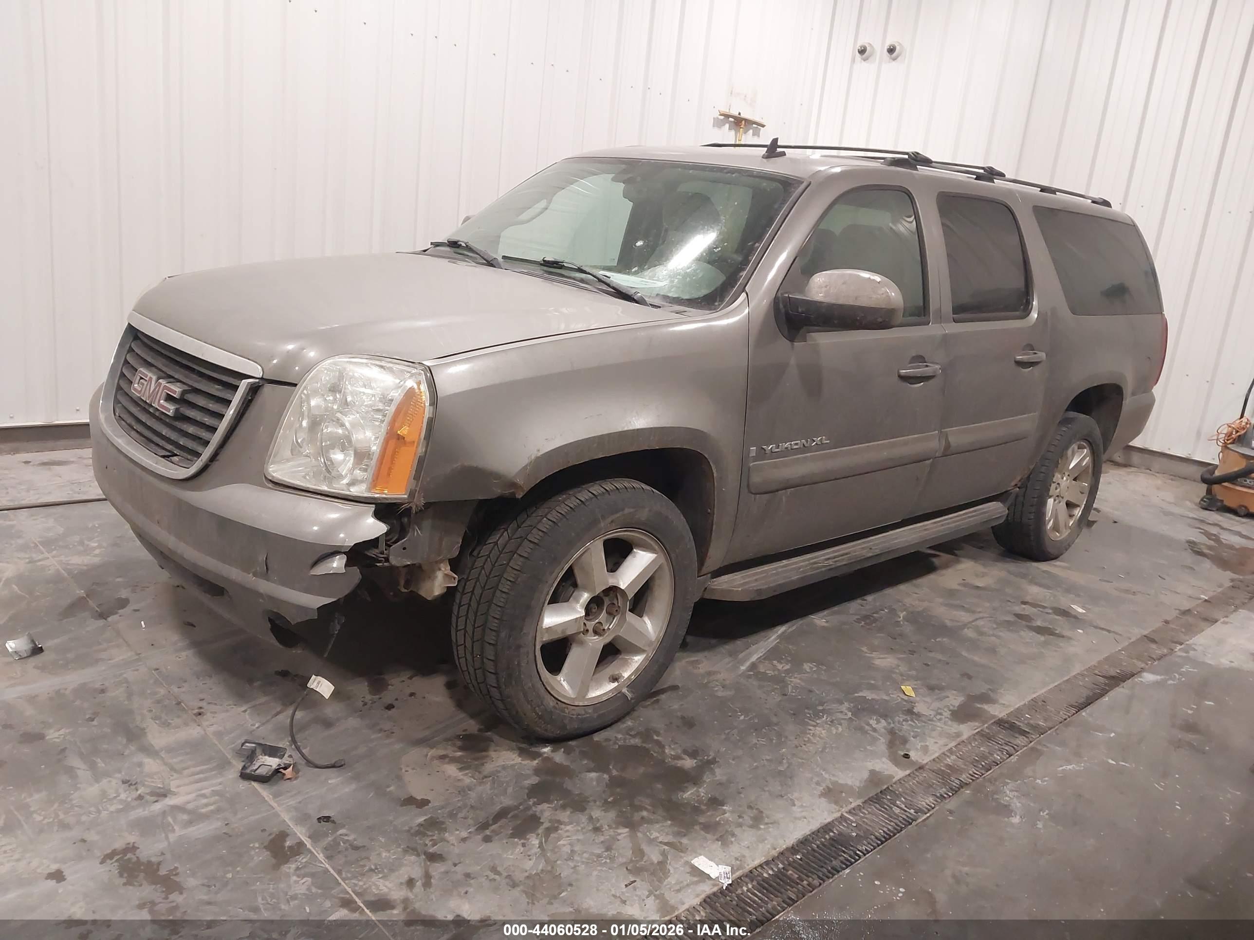 GMC YUKON image 2