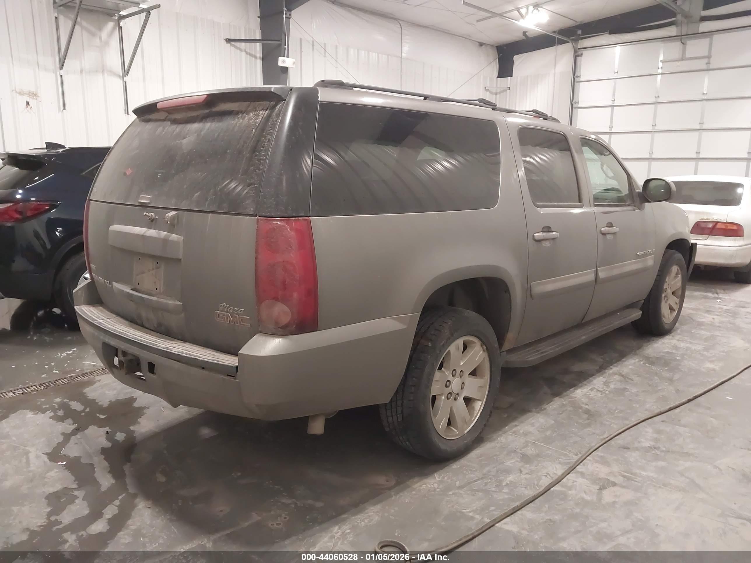 GMC YUKON image 4