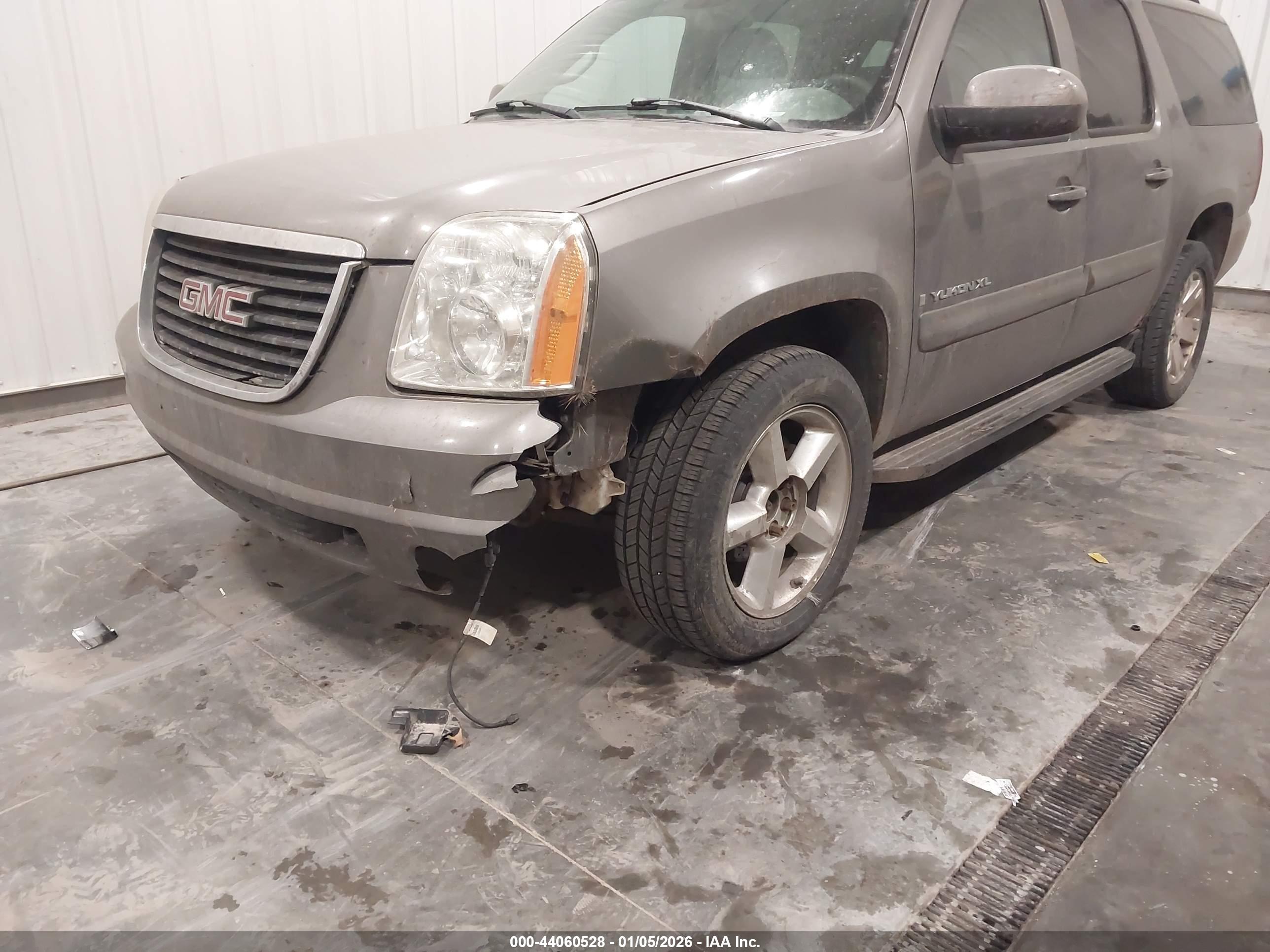 GMC YUKON image 6