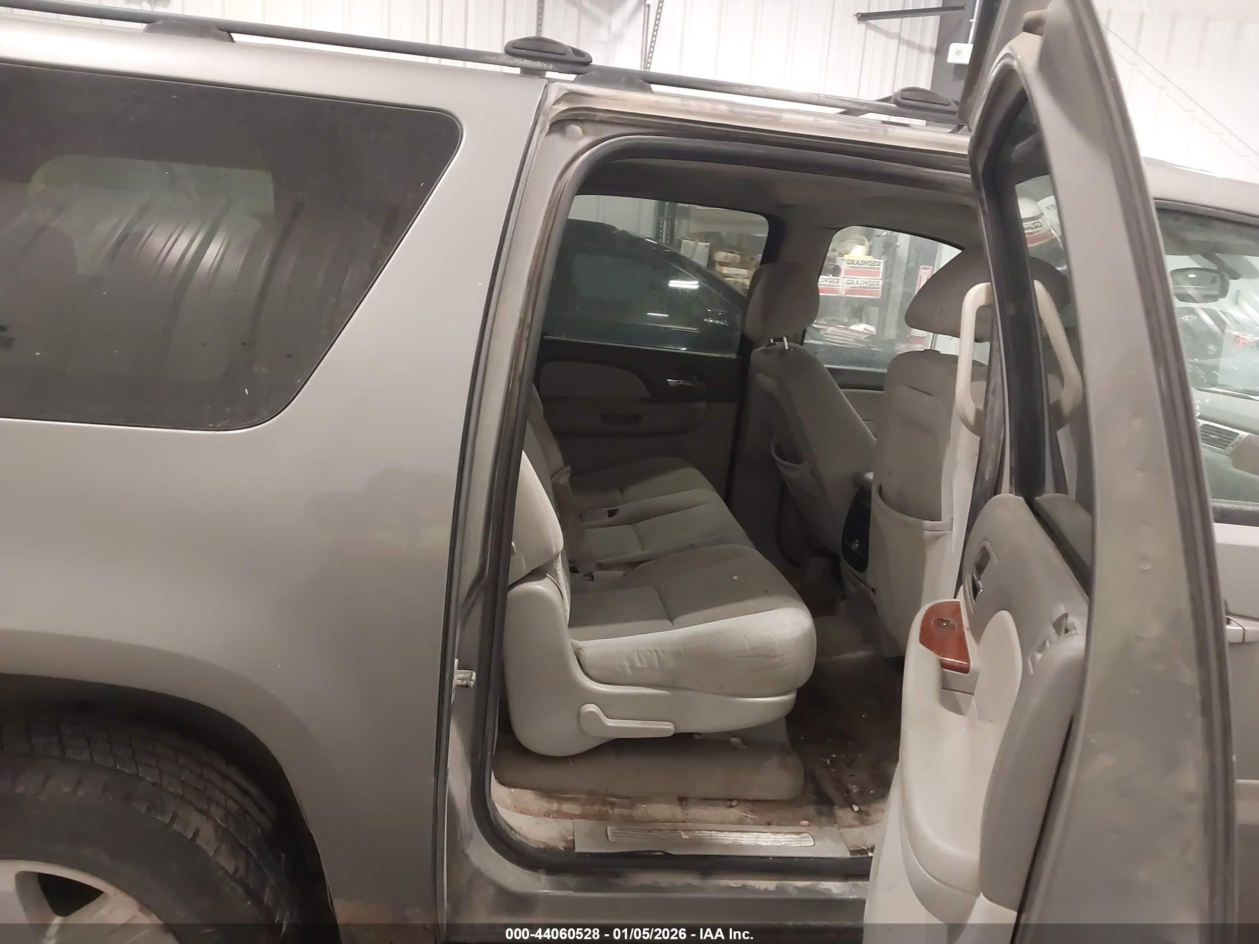 GMC YUKON image 8