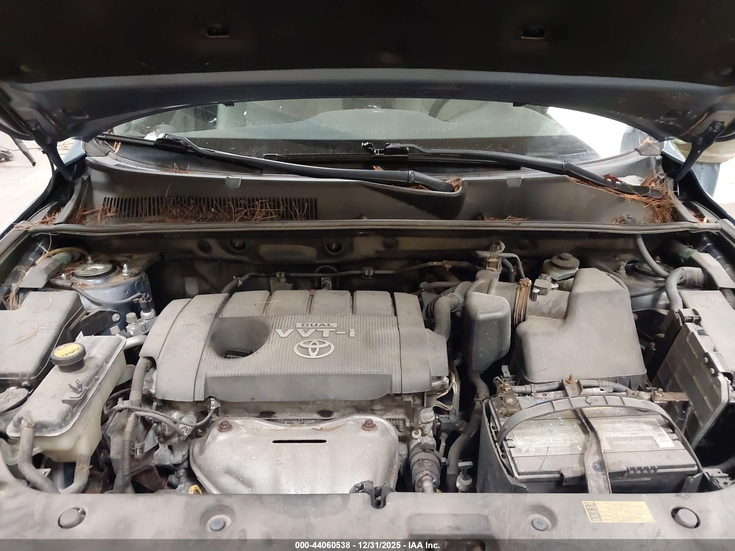 TOYOTA RAV4 image 10