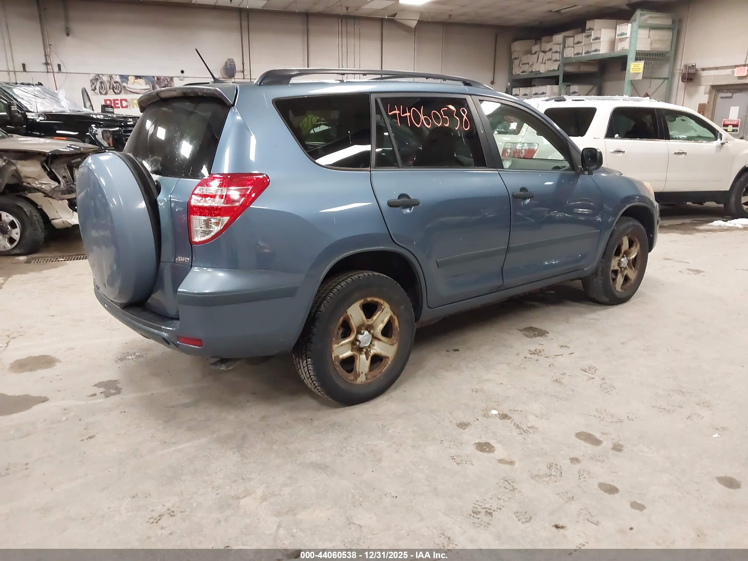TOYOTA RAV4 image 4