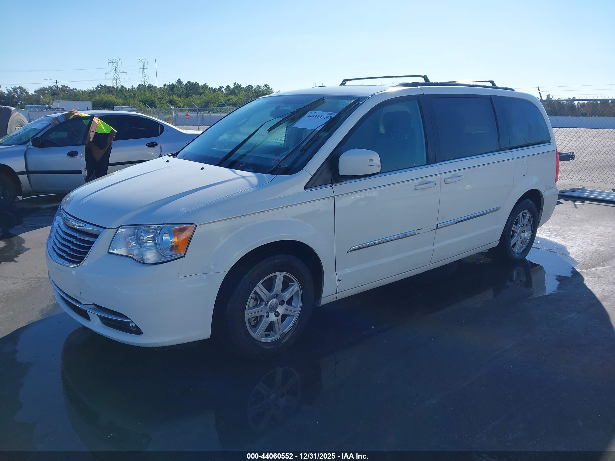CHRYSLER TOWN image 2