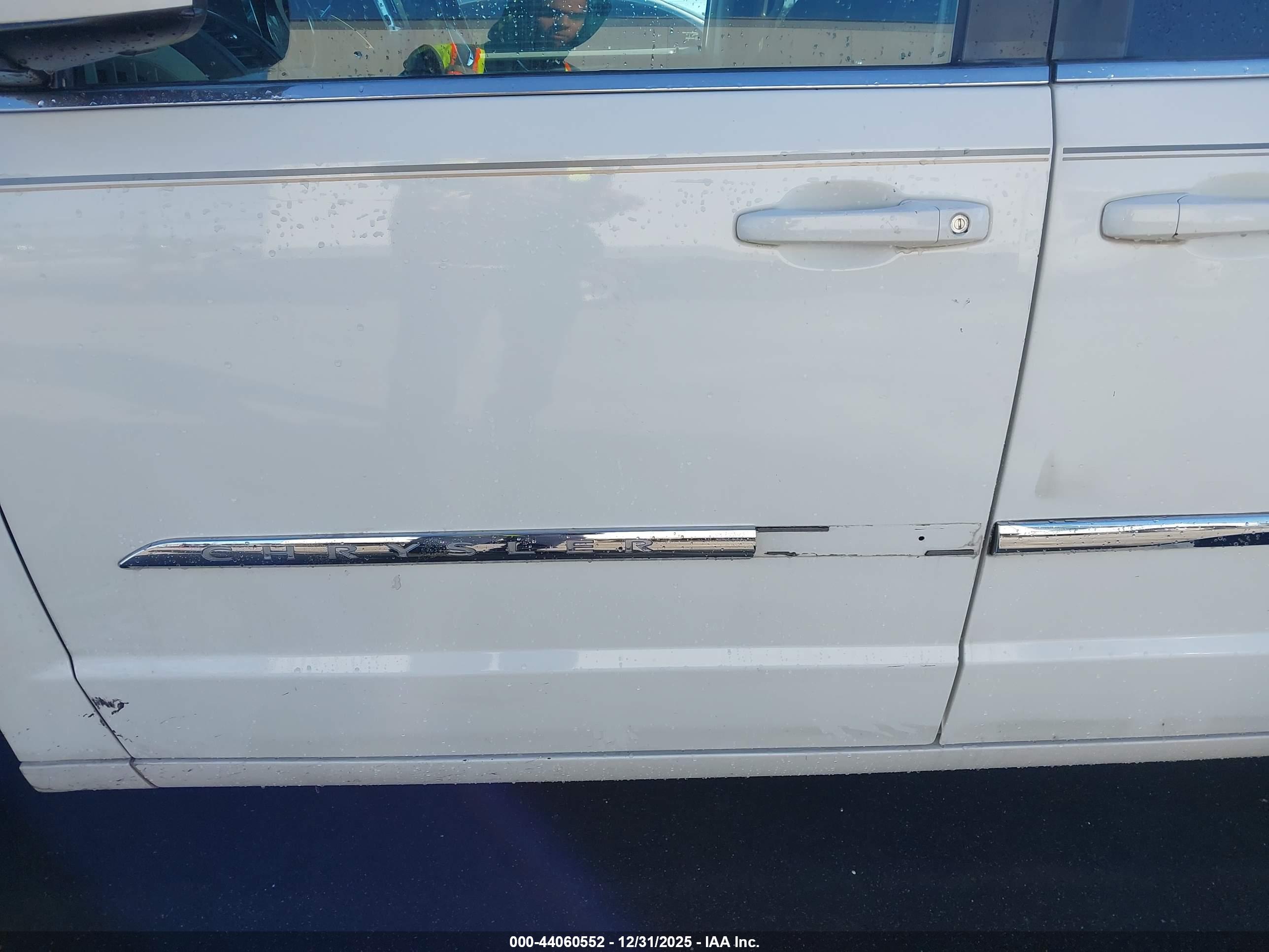 CHRYSLER TOWN image 6