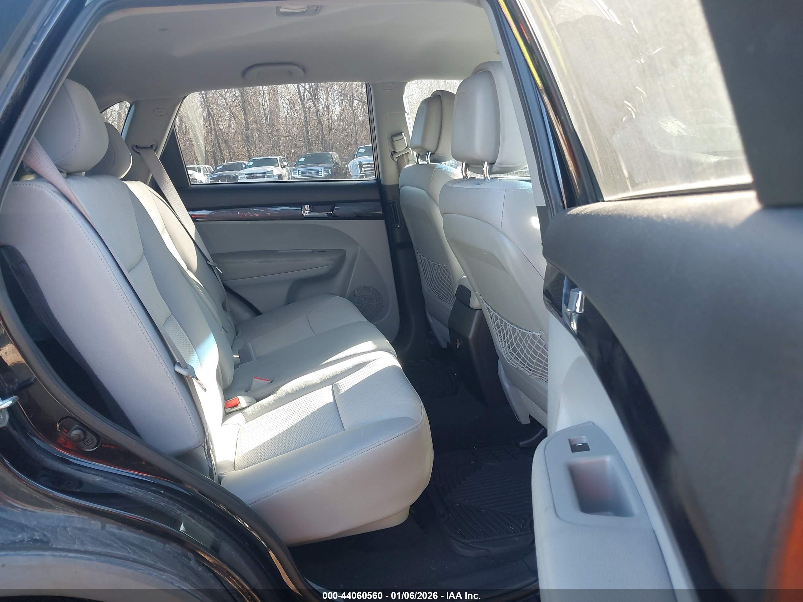 KIA SORENTO image 8