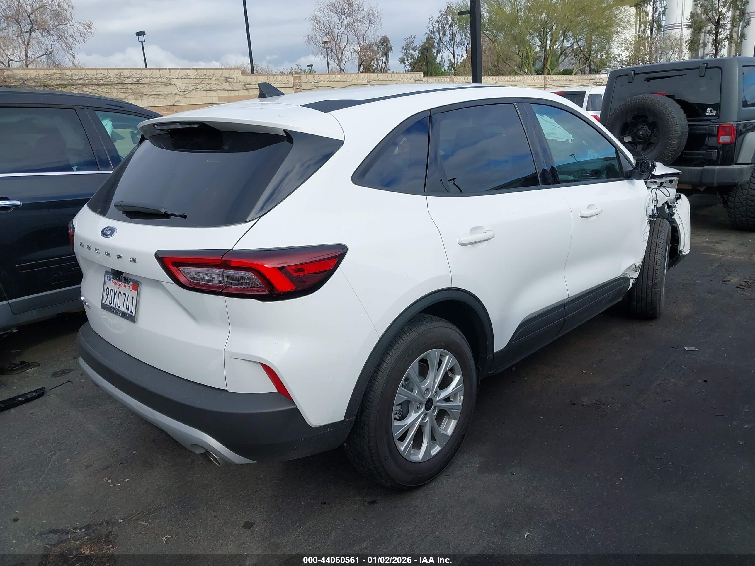 FORD ESCAPE image 4