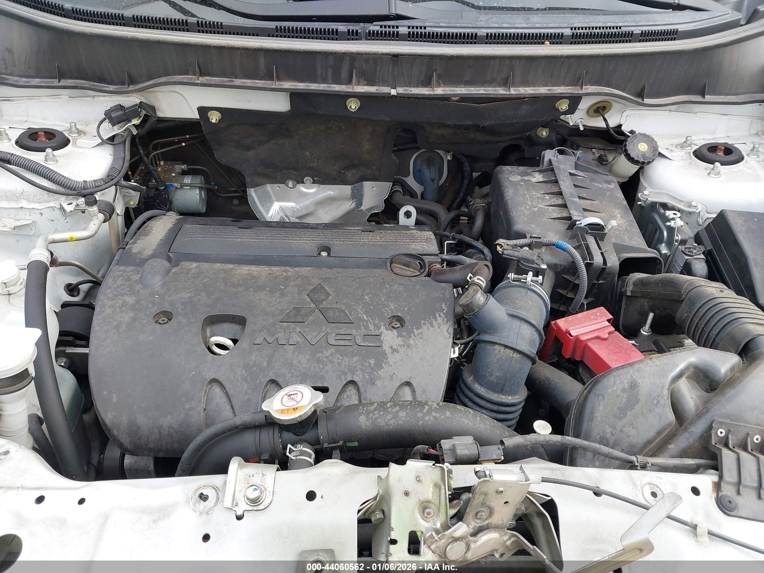 MITSUBISHI OUTLANDER image 10