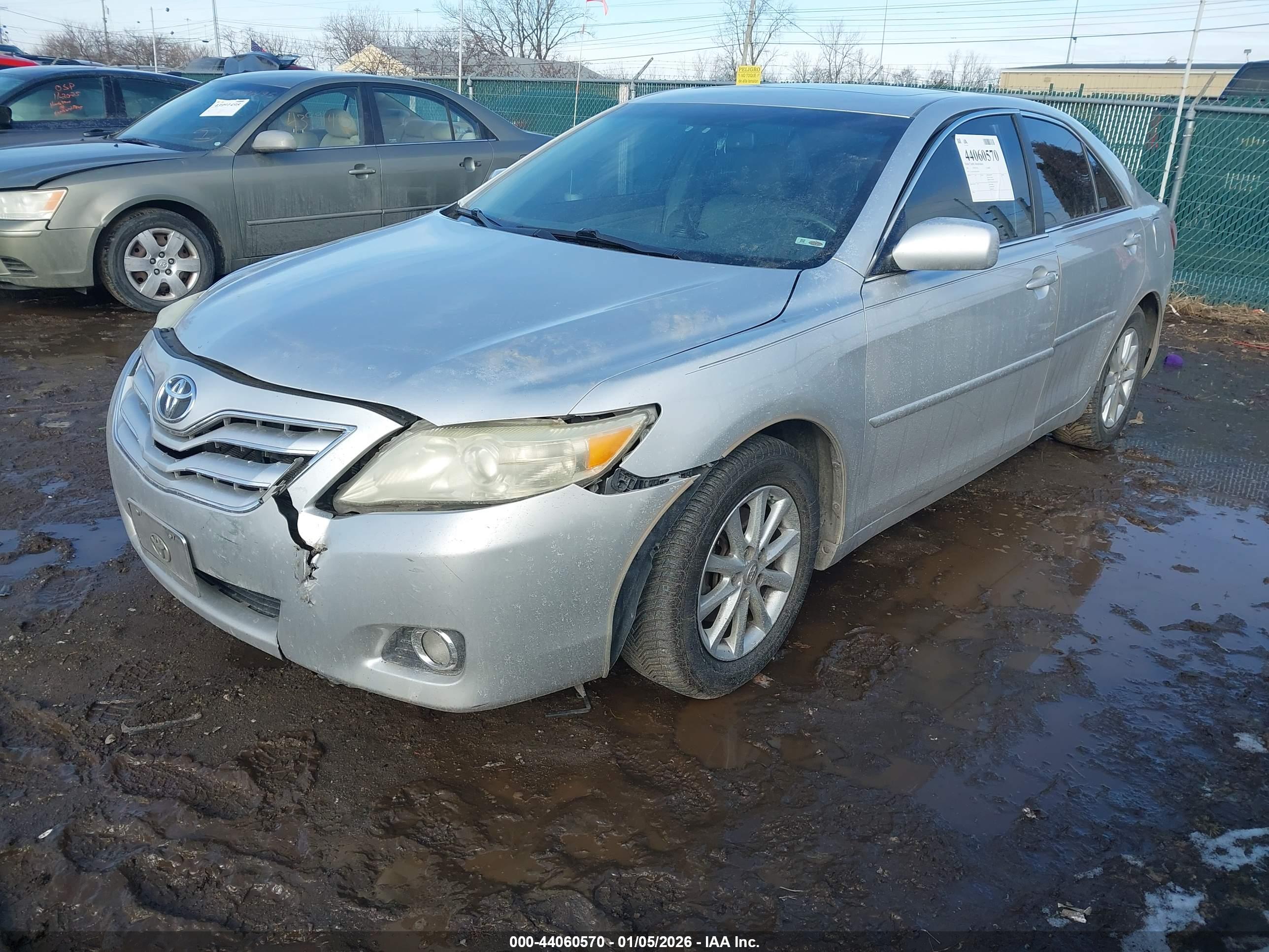 TOYOTA CAMRY image 2