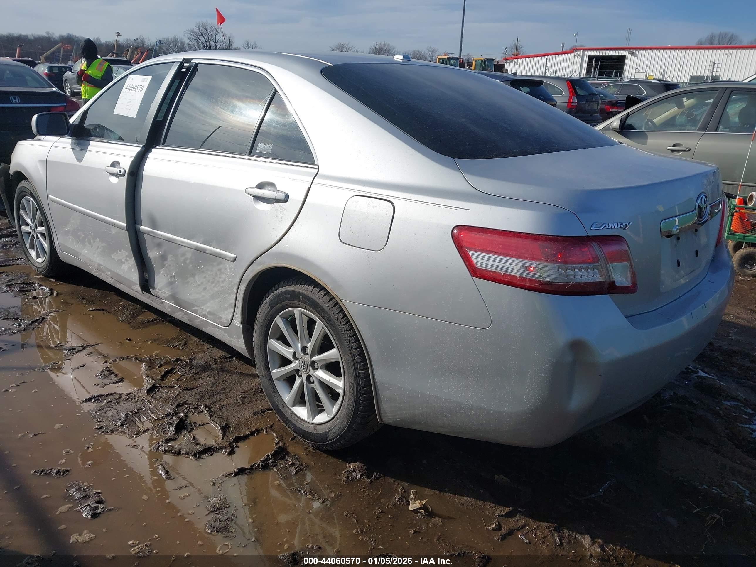 TOYOTA CAMRY image 3