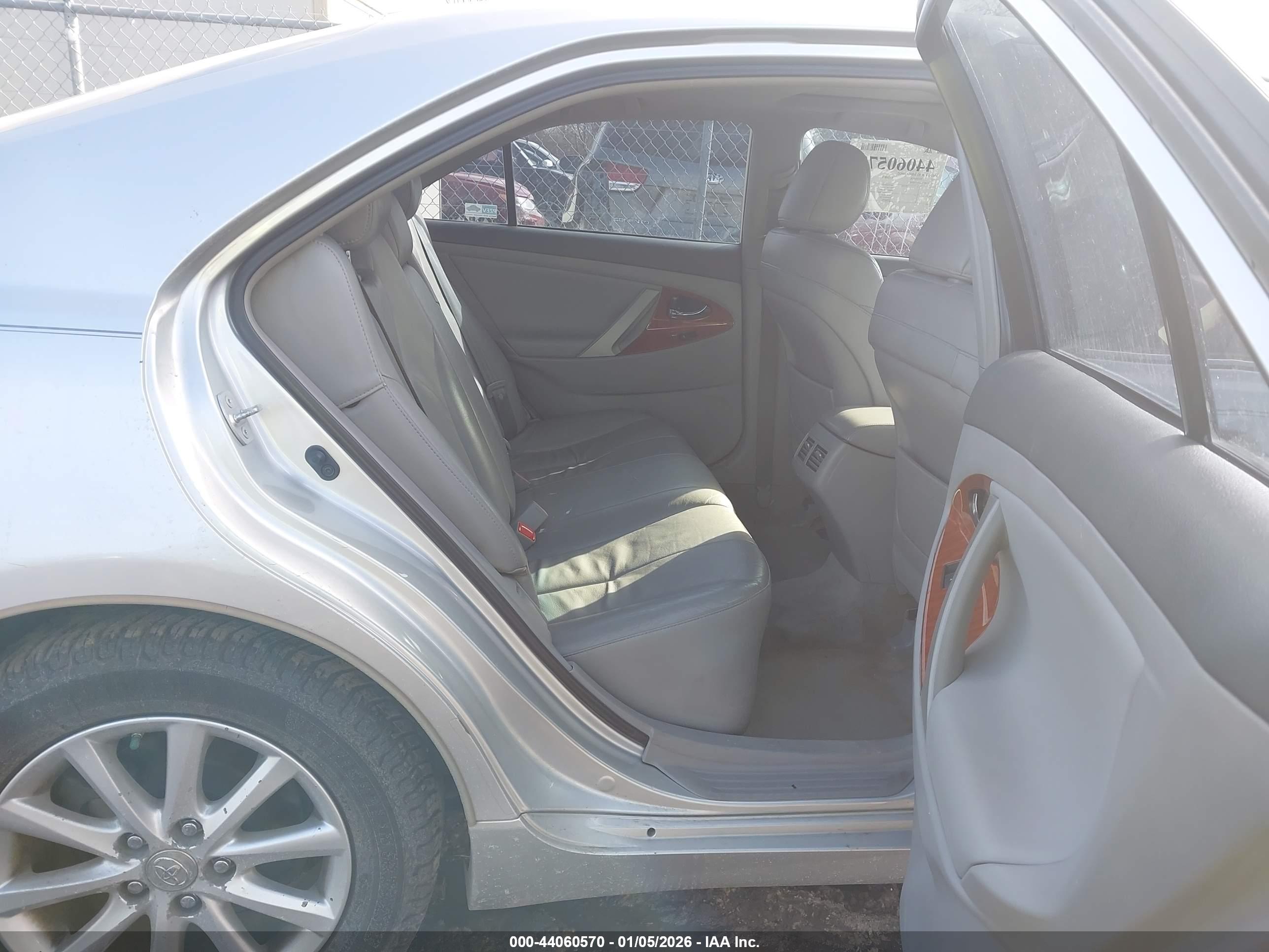 TOYOTA CAMRY image 8